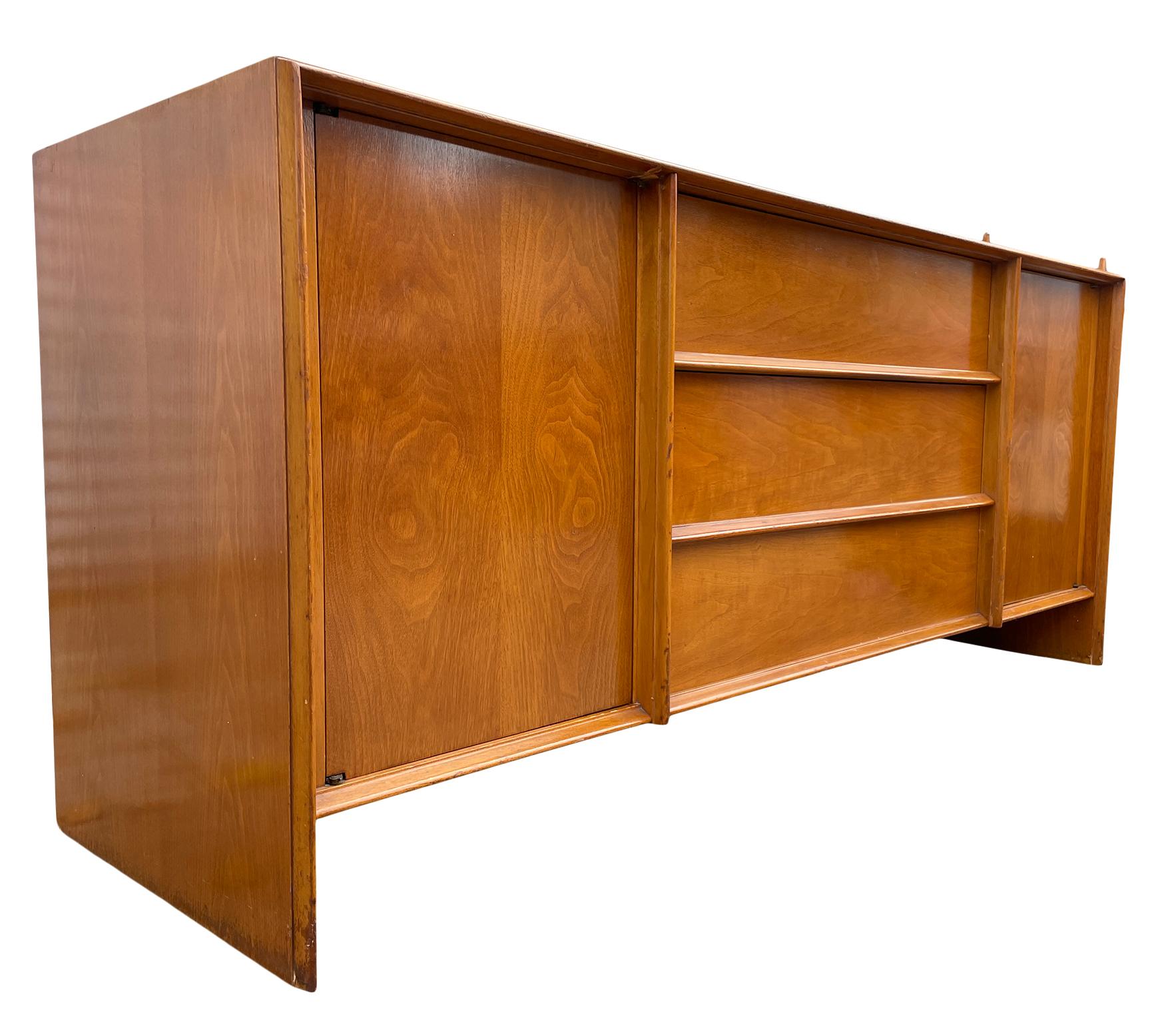 Beautiful 3 drawer Credenza sideboard by T.H. Robsjohn-Gibbings for Widdicomb 1