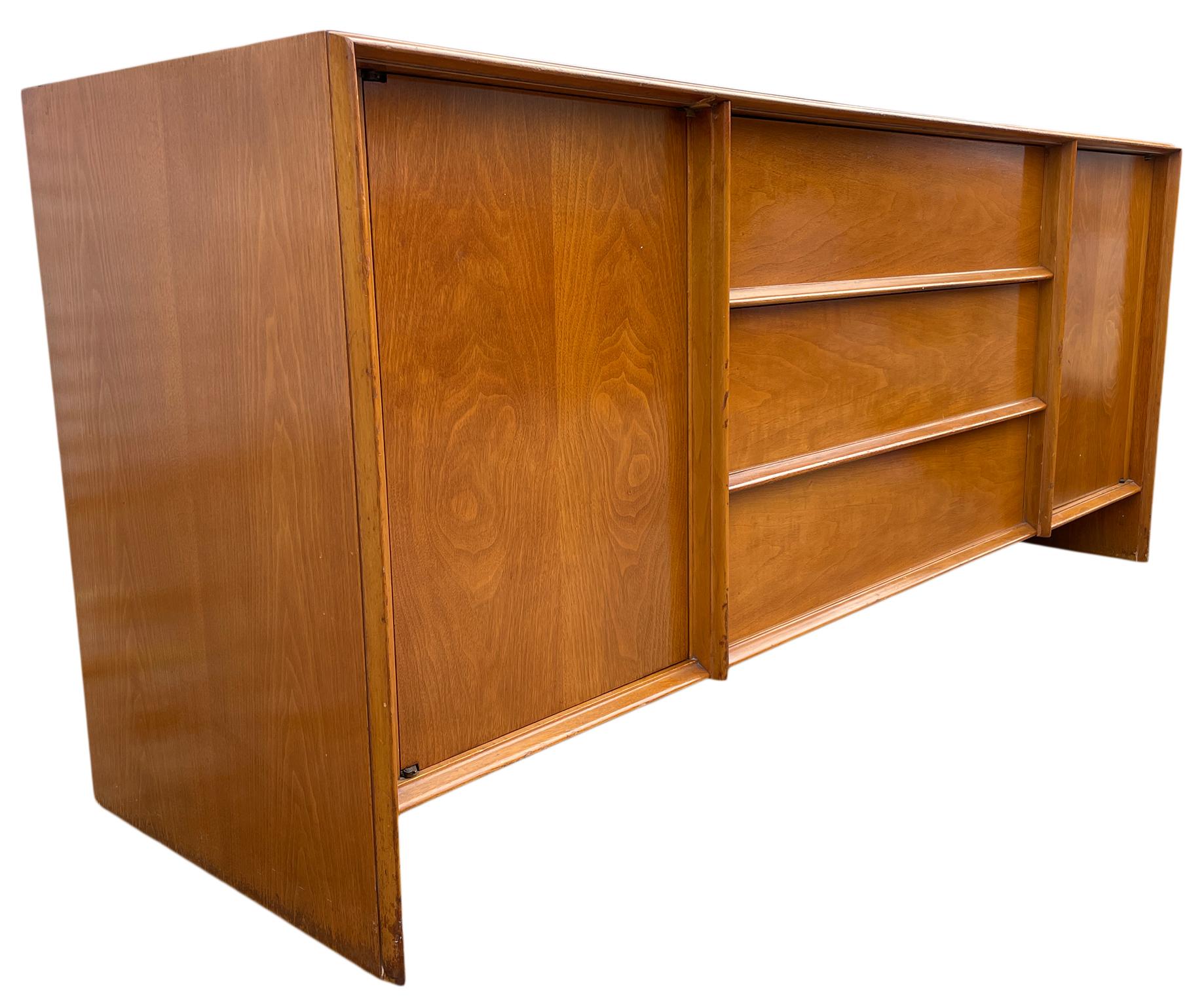 Mid-Century Modern Beautiful 3 drawer Credenza sideboard by T.H. Robsjohn-Gibbings for Widdicomb