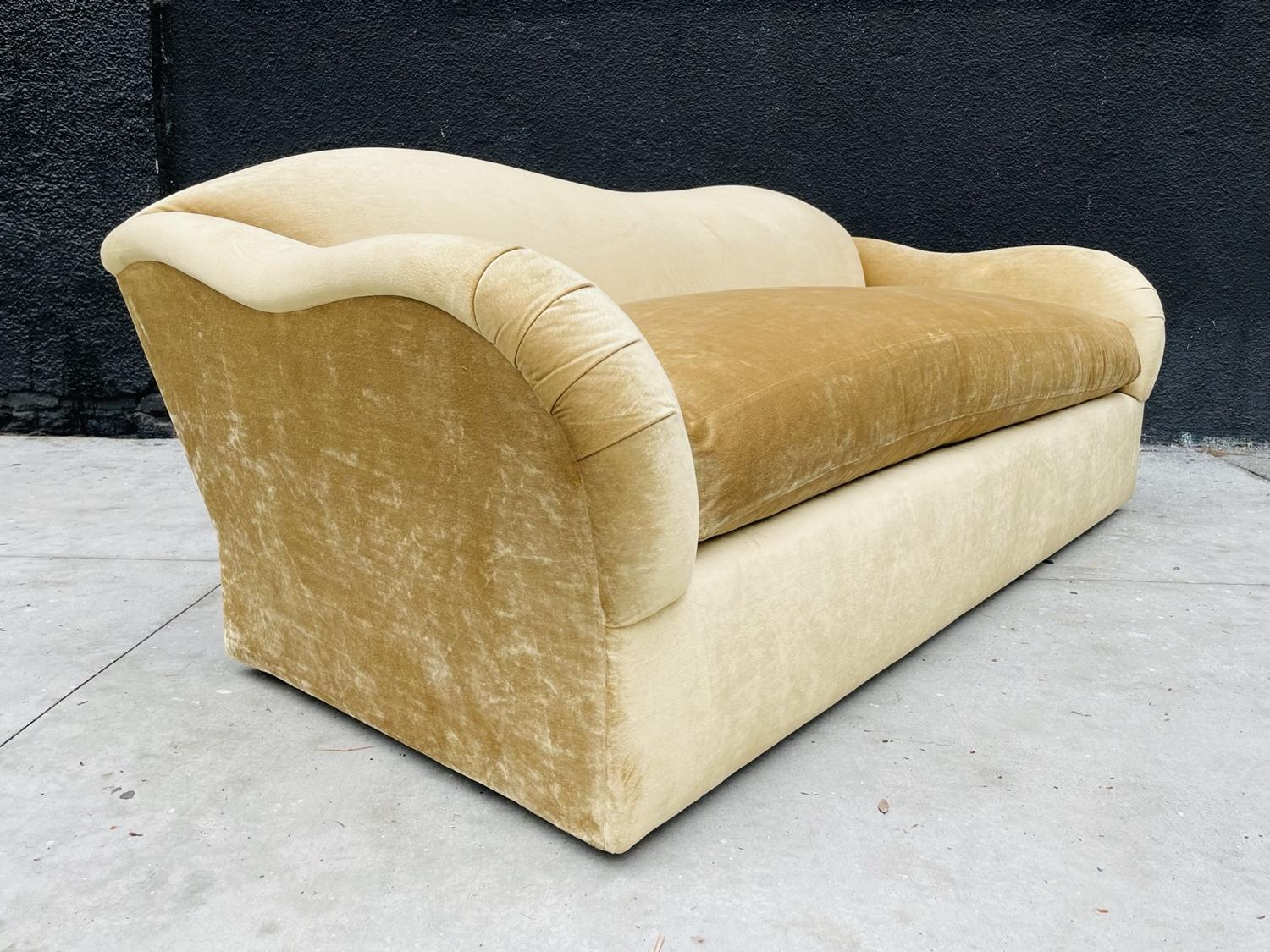 J. Robert Scott three seater Sofa, designed by Sally Sirkin Lewis. Features rolled arms and a plump single-seat cushion filled with afoam core, and down/feathers.

The sofa has beautiful sof lines, the upholstery is original and can be used in as
