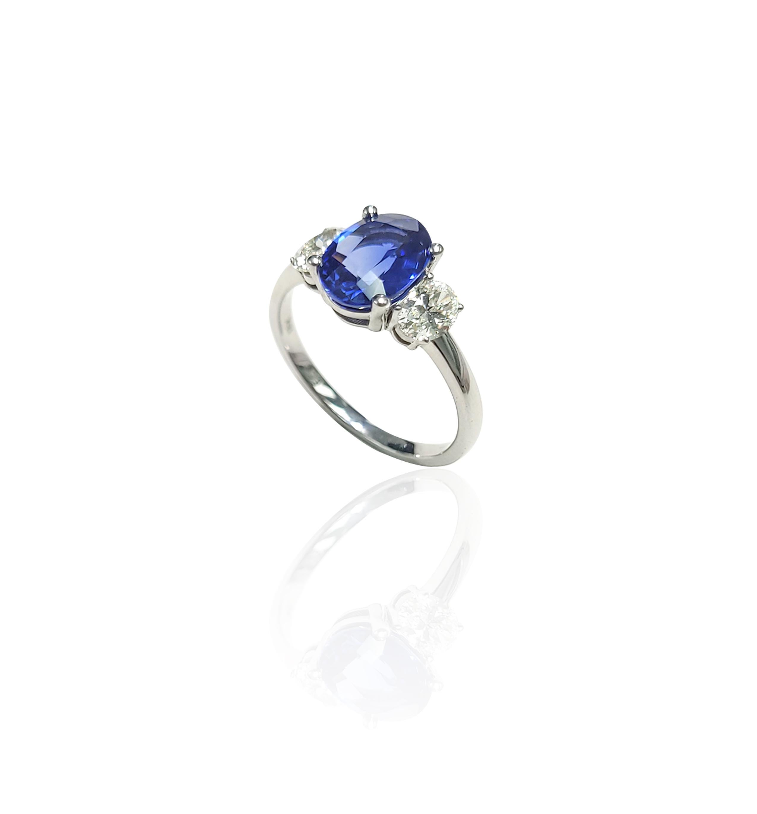 Saphir - 2,08ct
Weißer Diamant - 0,61ct
Ring Metall - 18k Weißgold
