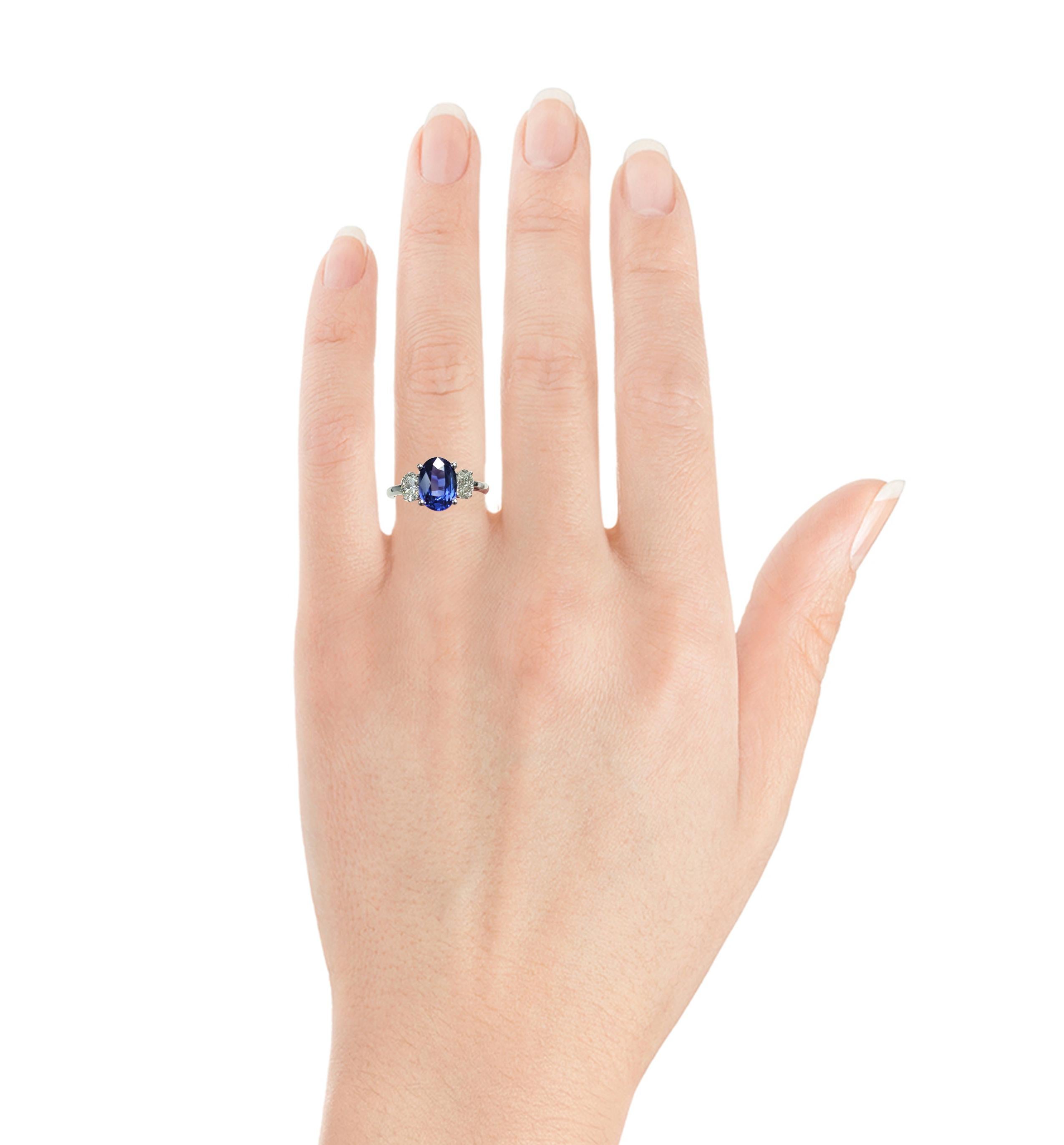 Schöner Ring mit 3 Steinen, Saphir und weißem Diamant Damen