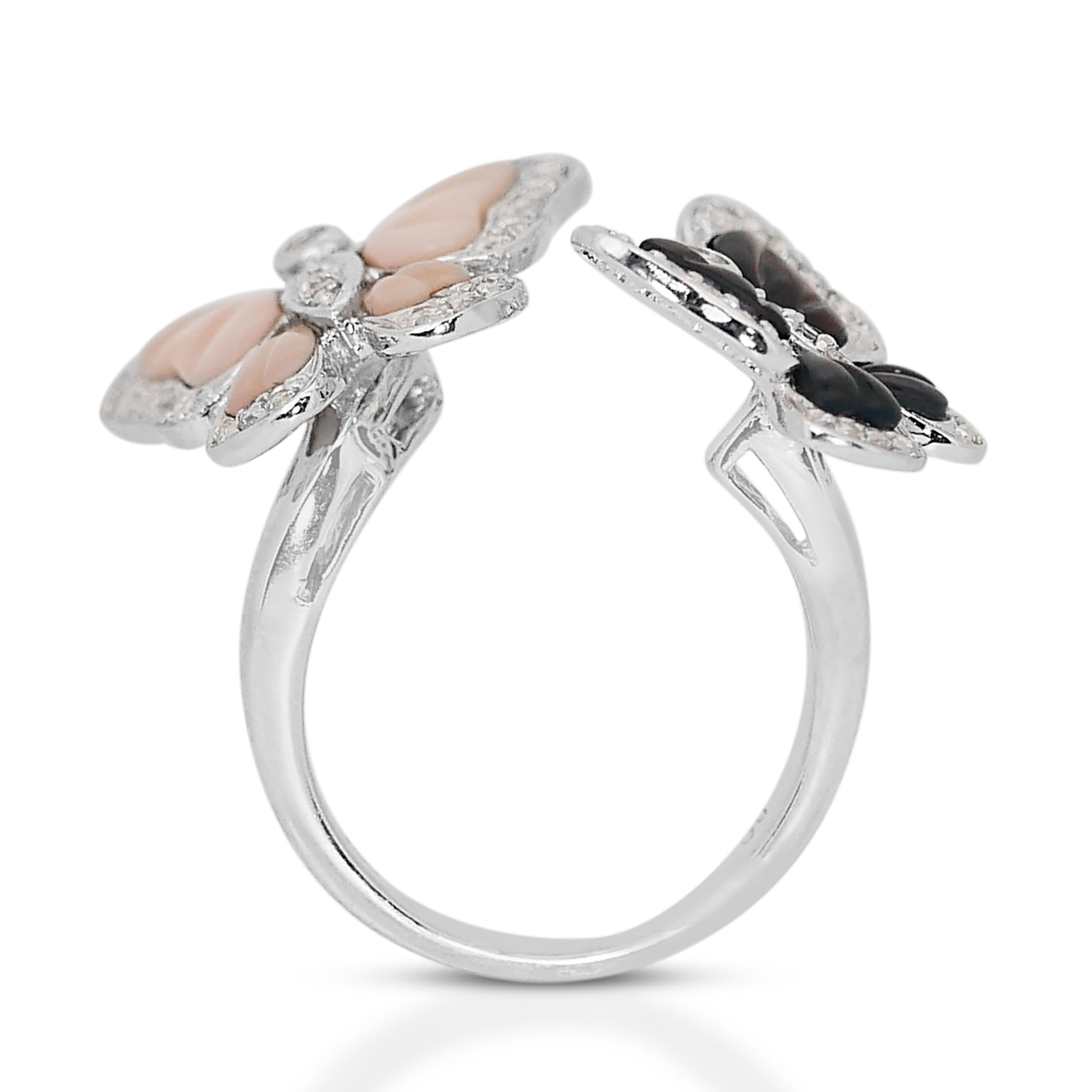 Beautiful 3.31ct Diamonds and Mother of Pearl Ring in 18k White Gold 1