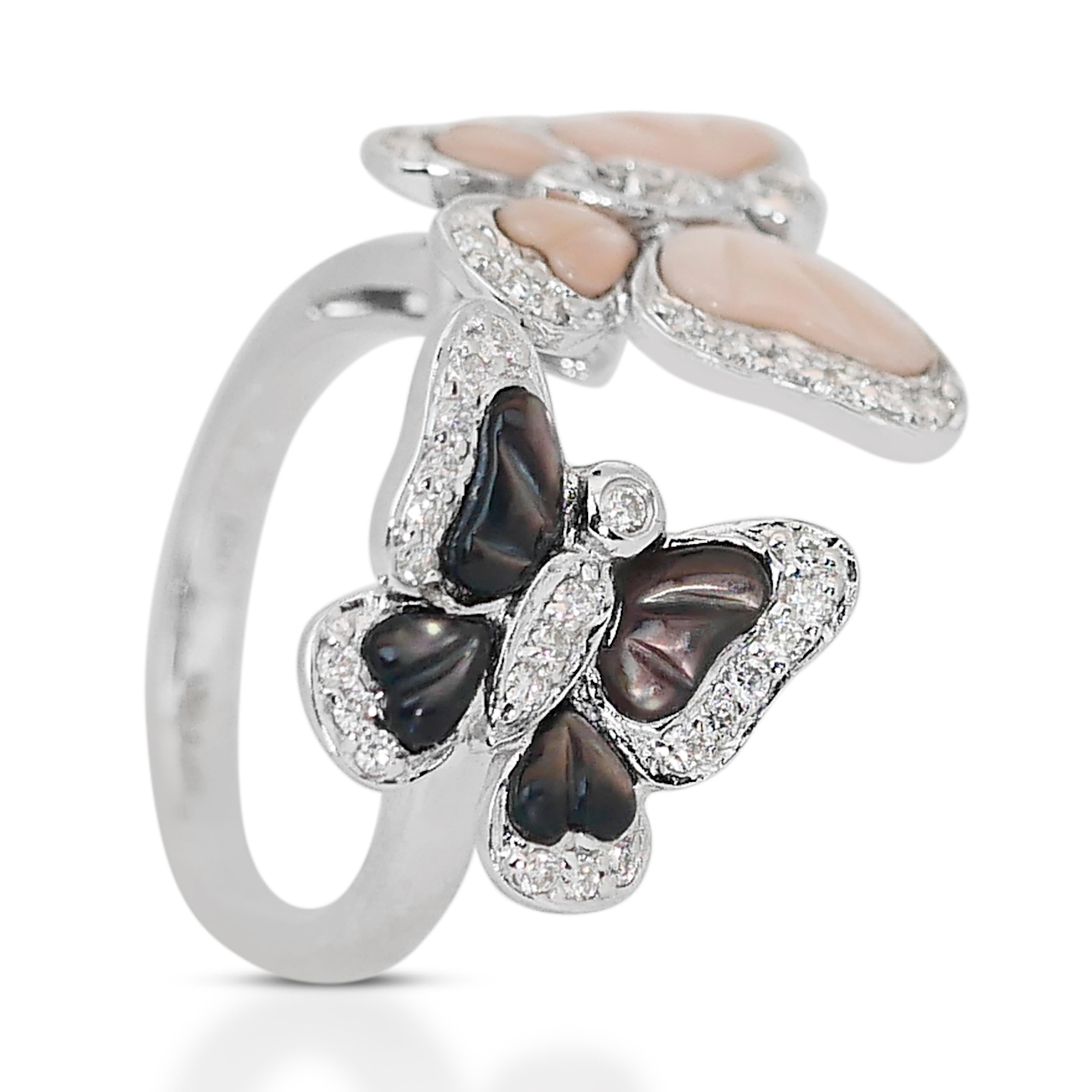 Beautiful 3.31ct Diamonds and Mother of Pearl Ring in 18k White Gold 3