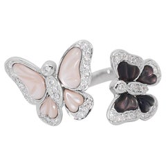 Beautiful 3.31ct Diamonds and Mother of Pearl Ring in 18k White Gold