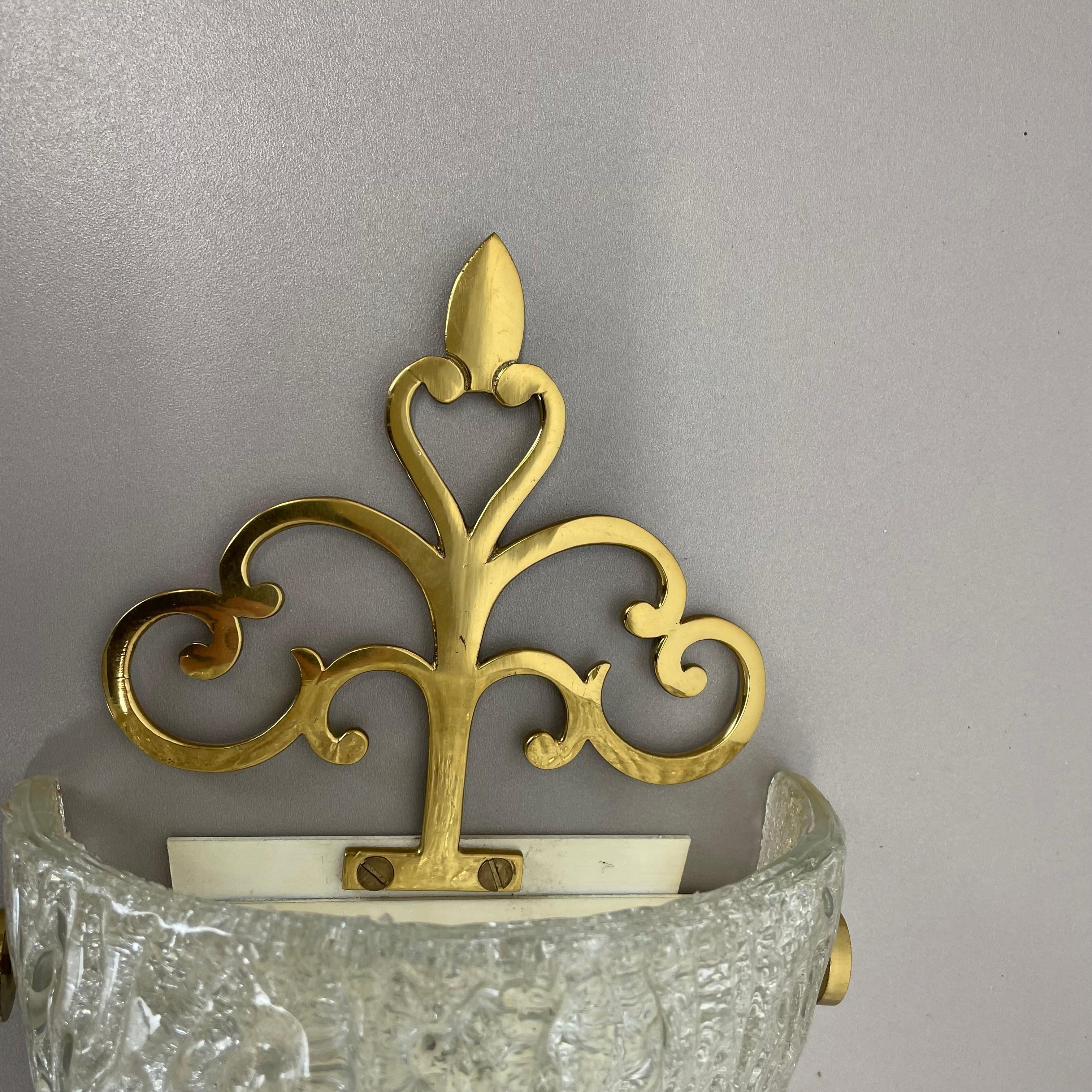 XX secolo bellissima applique di 41 cm in ottone e vetro di ghiaccio in stile Kalmar, Germania anni '70 in vendita