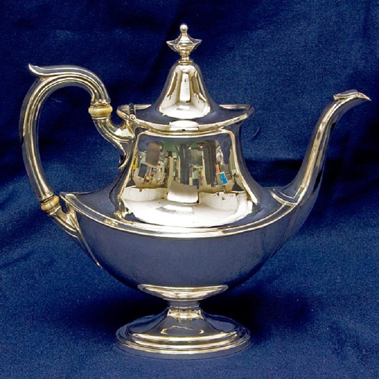 Beautiful 5-piece Gorham Sterling Portsmouth Coffee & Tea Set 67.74 oz troy. Teapot 19.93 oz troy, Coffee Pot 24.08 oz troy, Creamer 7.49 oz troy, Waste Bowl 7.72 oz troy & Sugar Bowl 8.55 oz troy.
