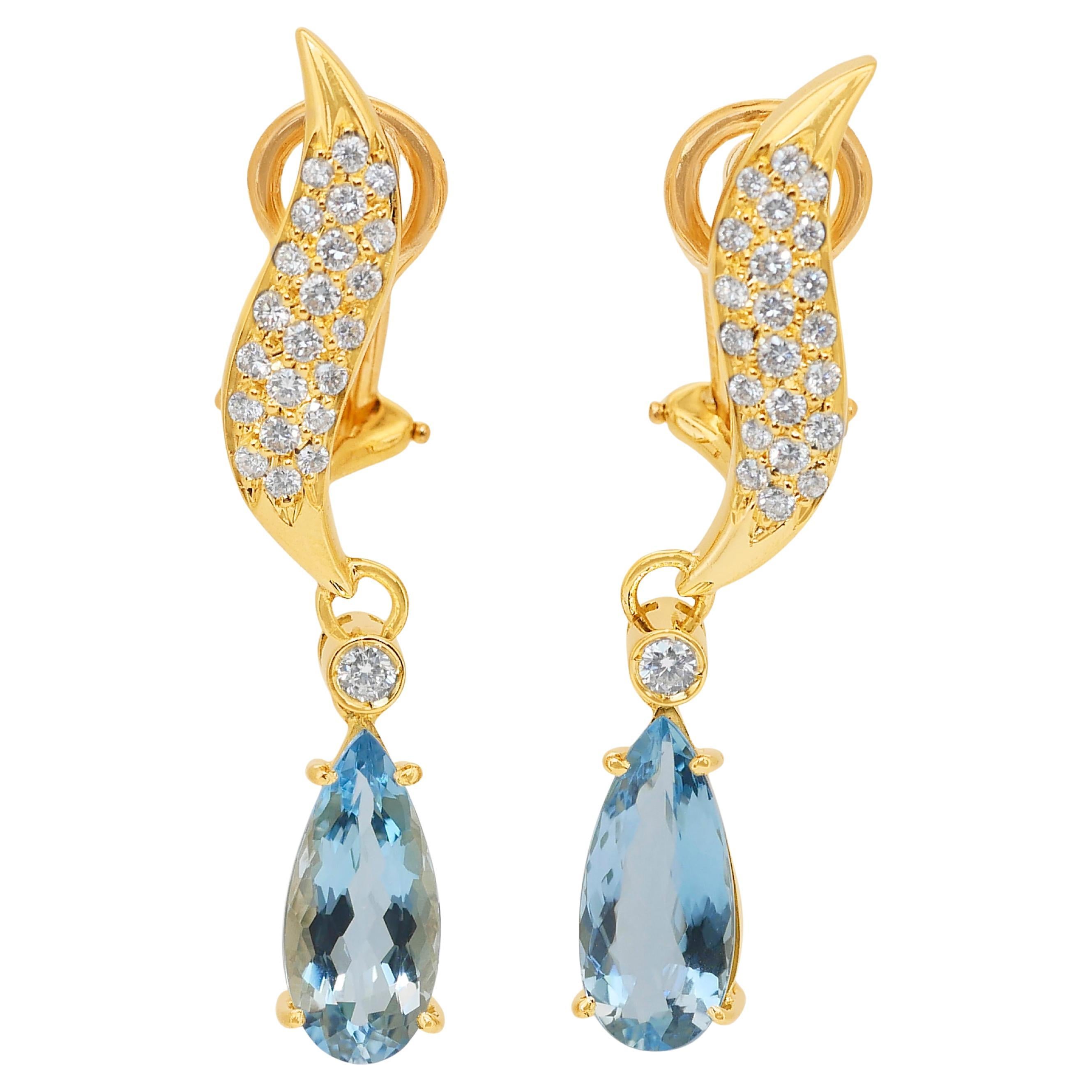 Beautiful 5.32ct Aquamarines and Diamonds Earrings in 18k Yellow Gold