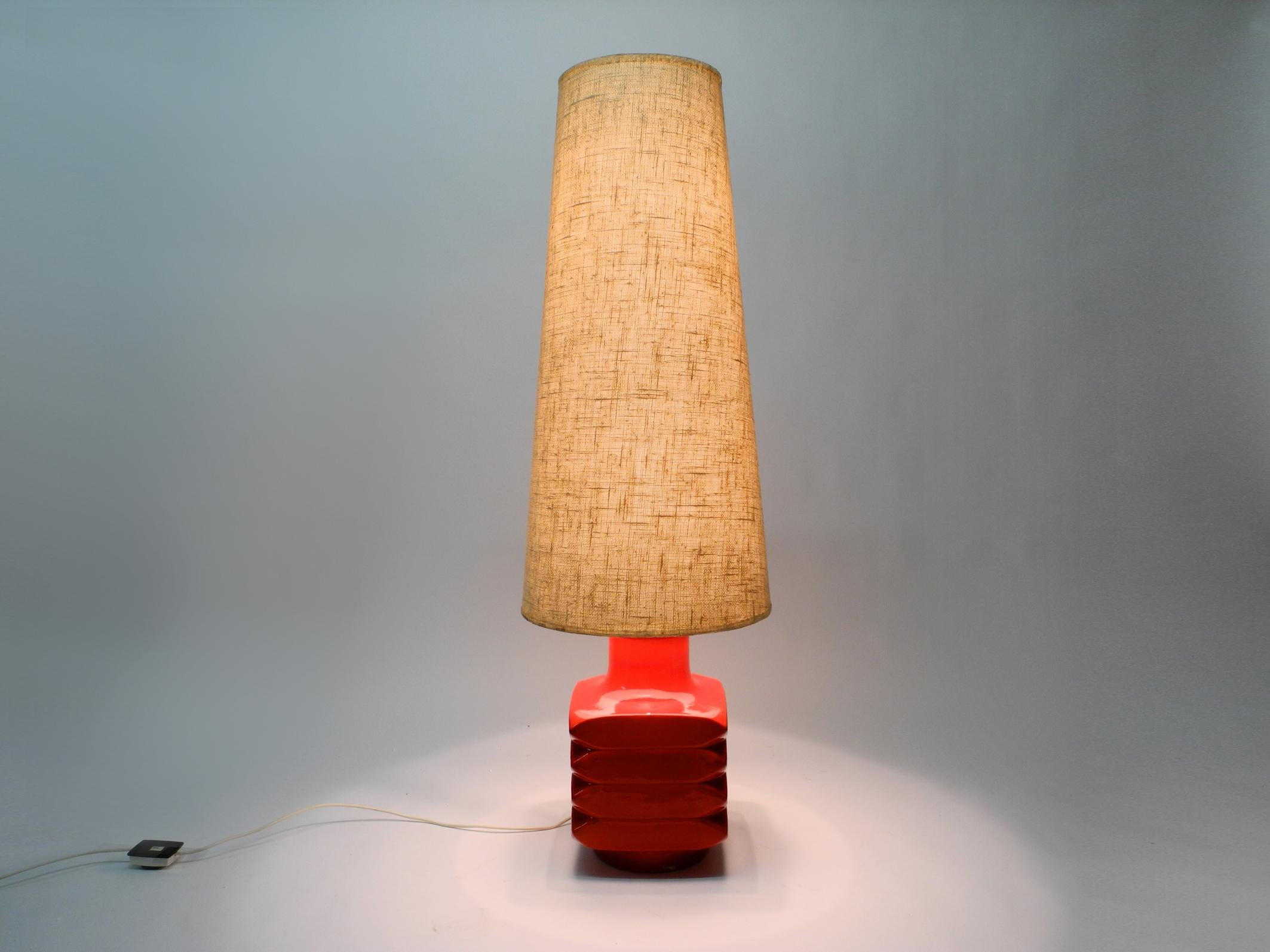 Beautiful 1960s large red Space Age ceramic floor lamp with a huge original beige fabric shade. Typical 1960s design. Solid and high-quality manufactured.
No damage to the entire lamp. No cracks or chips on the ceramic. Still has the bright red