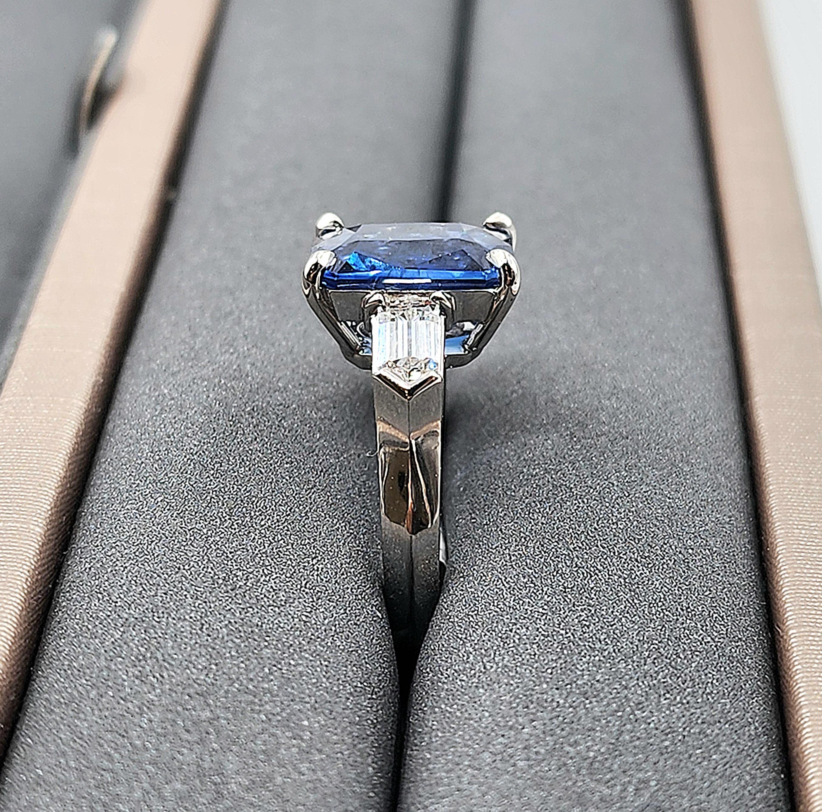 Magnifique bague en platine de 6,10 carats certifiée GIA avec saphir naturel et diamant en vente 1