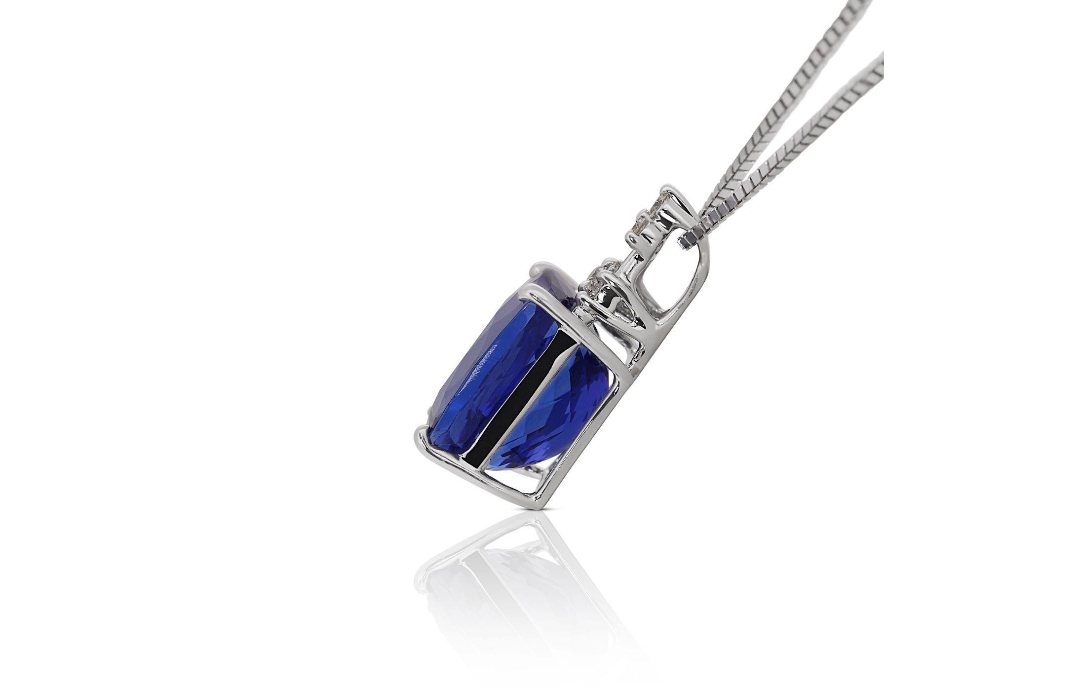 Mixed Cut Beautiful 6.42ct Tanzanite Pendant in 18K White Gold - (Chain not included) For Sale