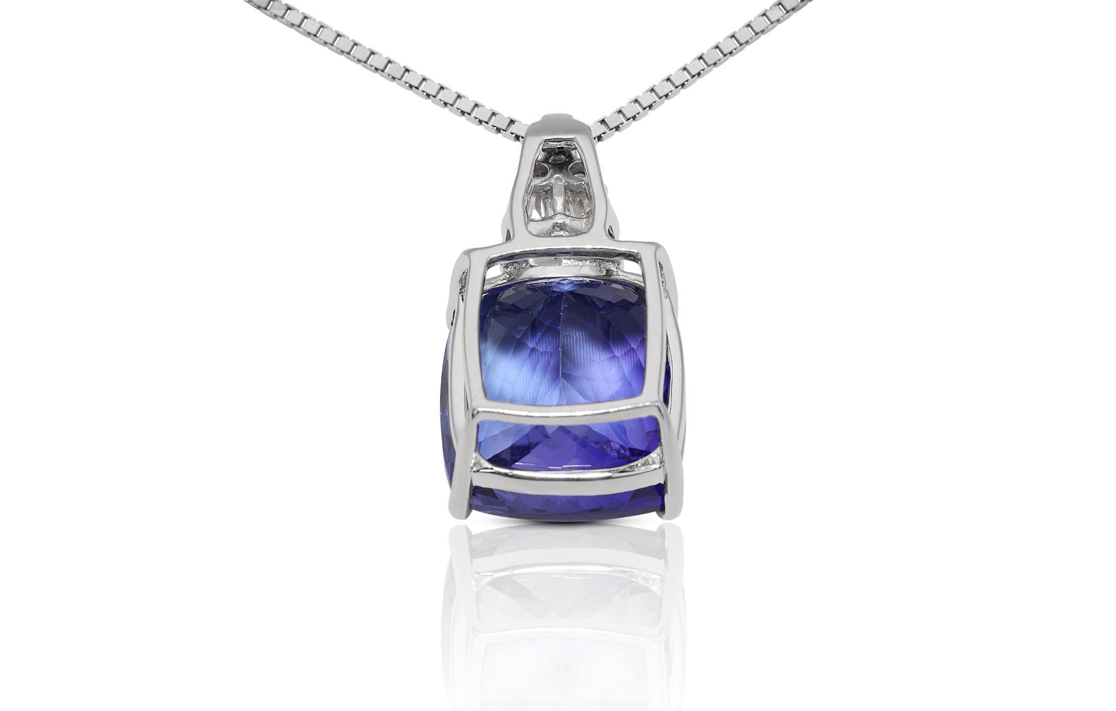 Magnifique pendentif en or blanc 18 carats avec tanzanite de 6,42 carats - (chaîne non incluse) en vente 1