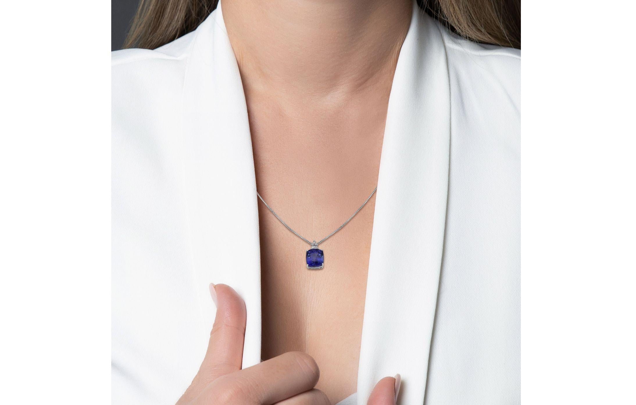 Beautiful 6.42ct Tanzanite Pendant in 18K White Gold - (Chain not included) For Sale 2