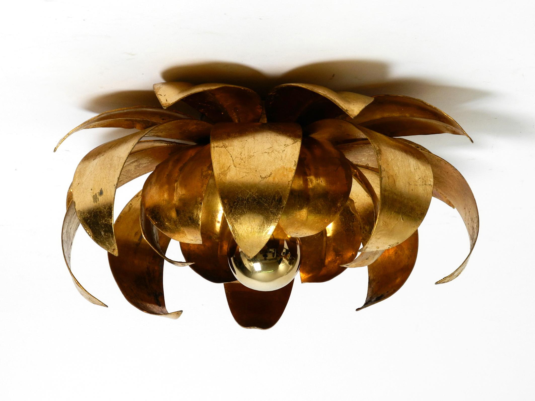 Beautiful 70's gilded floral Regency wall or ceiling lamp with large leaves   8