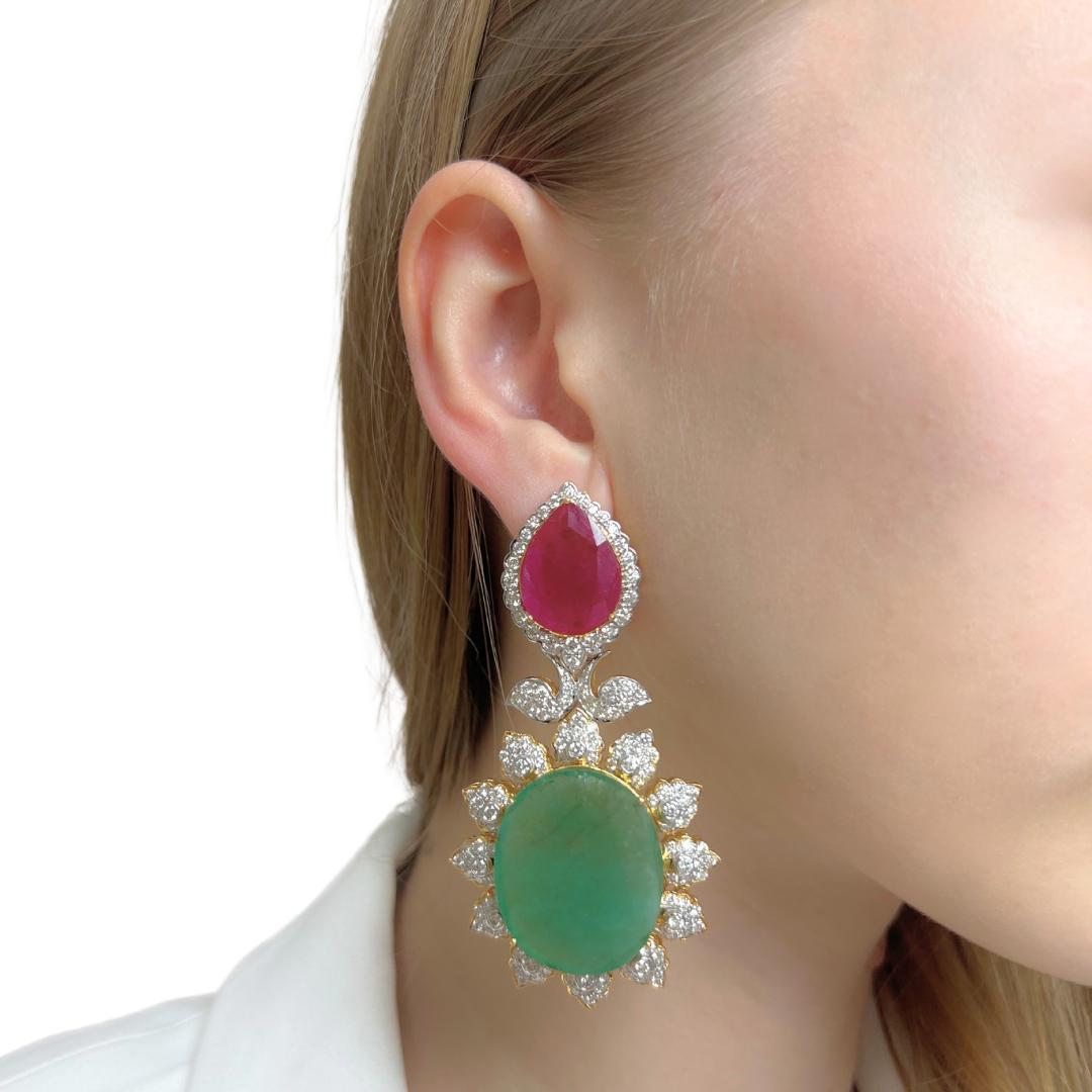 Beautiful 72.60ct Diamonds, Emeralds, and Rubies Drop Earrings in 18k Yellow Gold - IGI Certified

Indulge in luxury with these stunning drop earrings crafted in 18k yellow gold. The centerpiece features two mesmerizing oval emeralds, totaling an