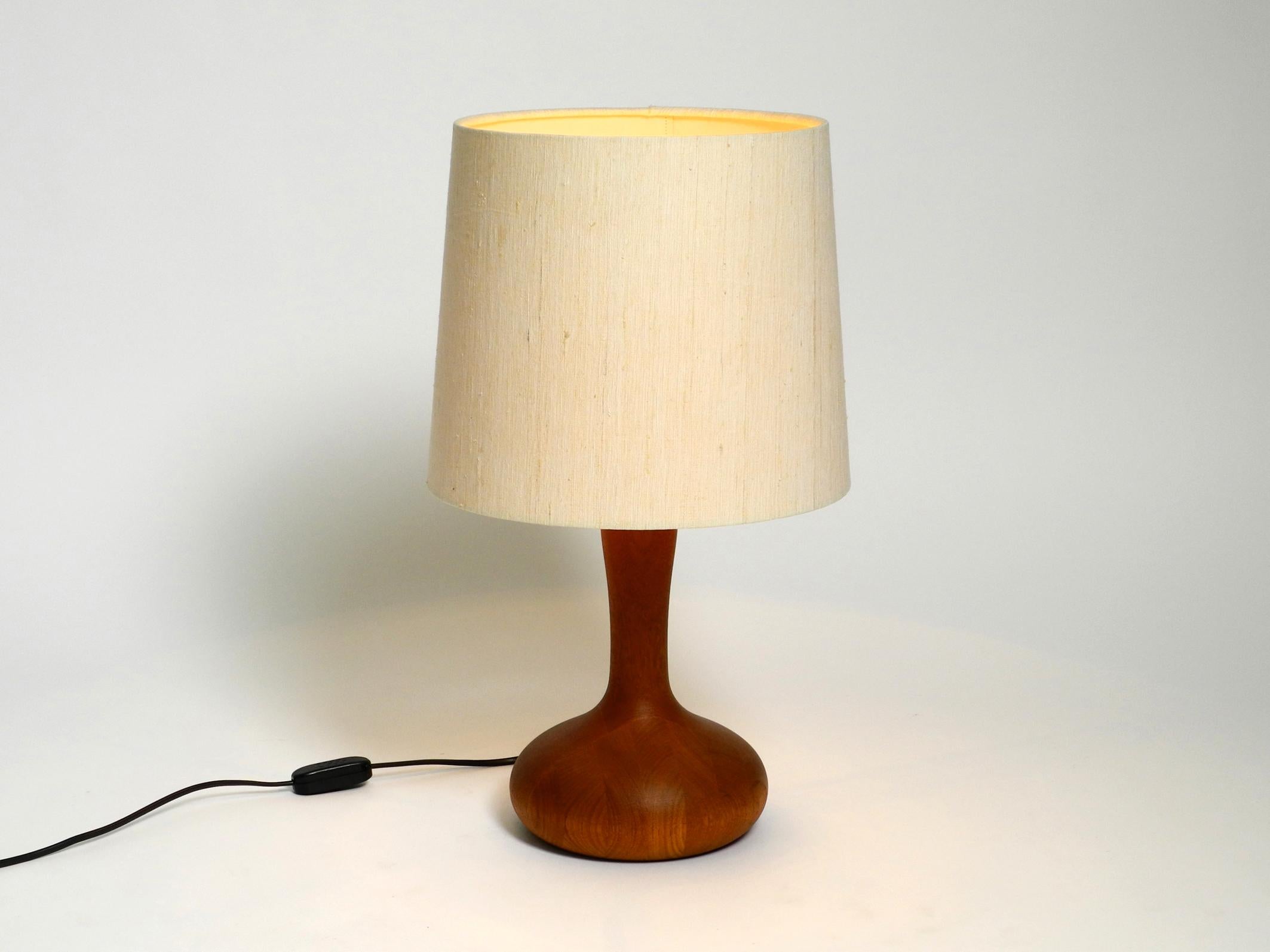 Beautiful 80s Domus Teak Table Lamp with Original Wild Silk Fabric Shade For Sale 3