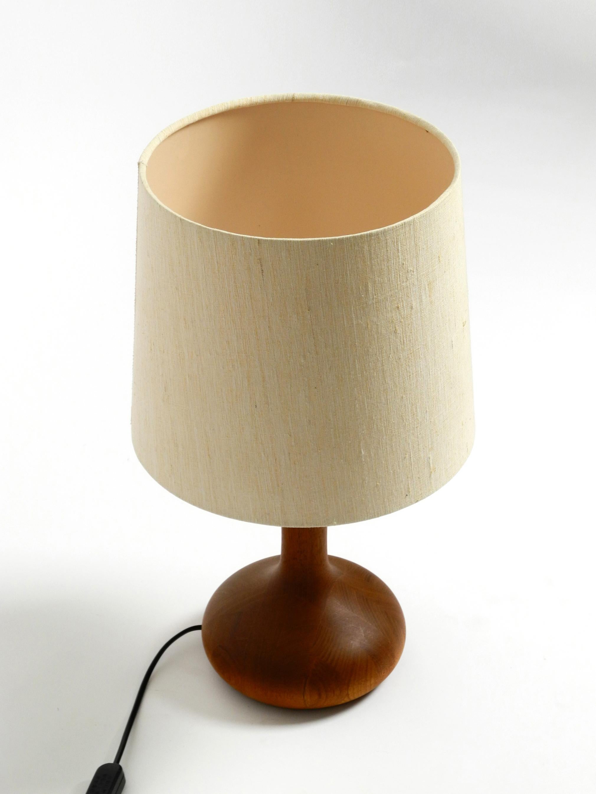 Beautiful 80s Domus Teak Table Lamp with Original Wild Silk Fabric Shade For Sale 4