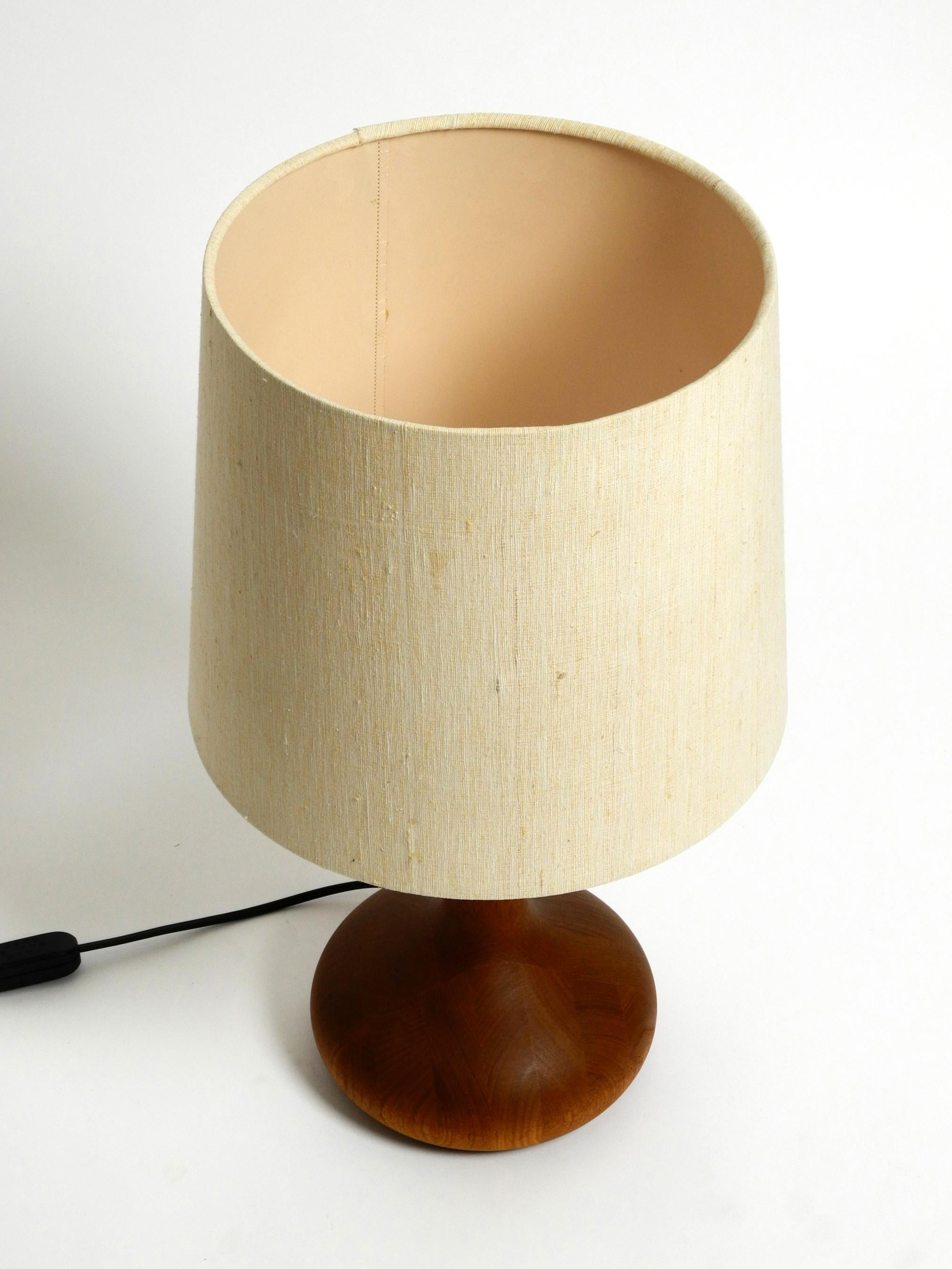Beautiful 80s Domus Teak Table Lamp with Original Wild Silk Fabric Shade For Sale 5