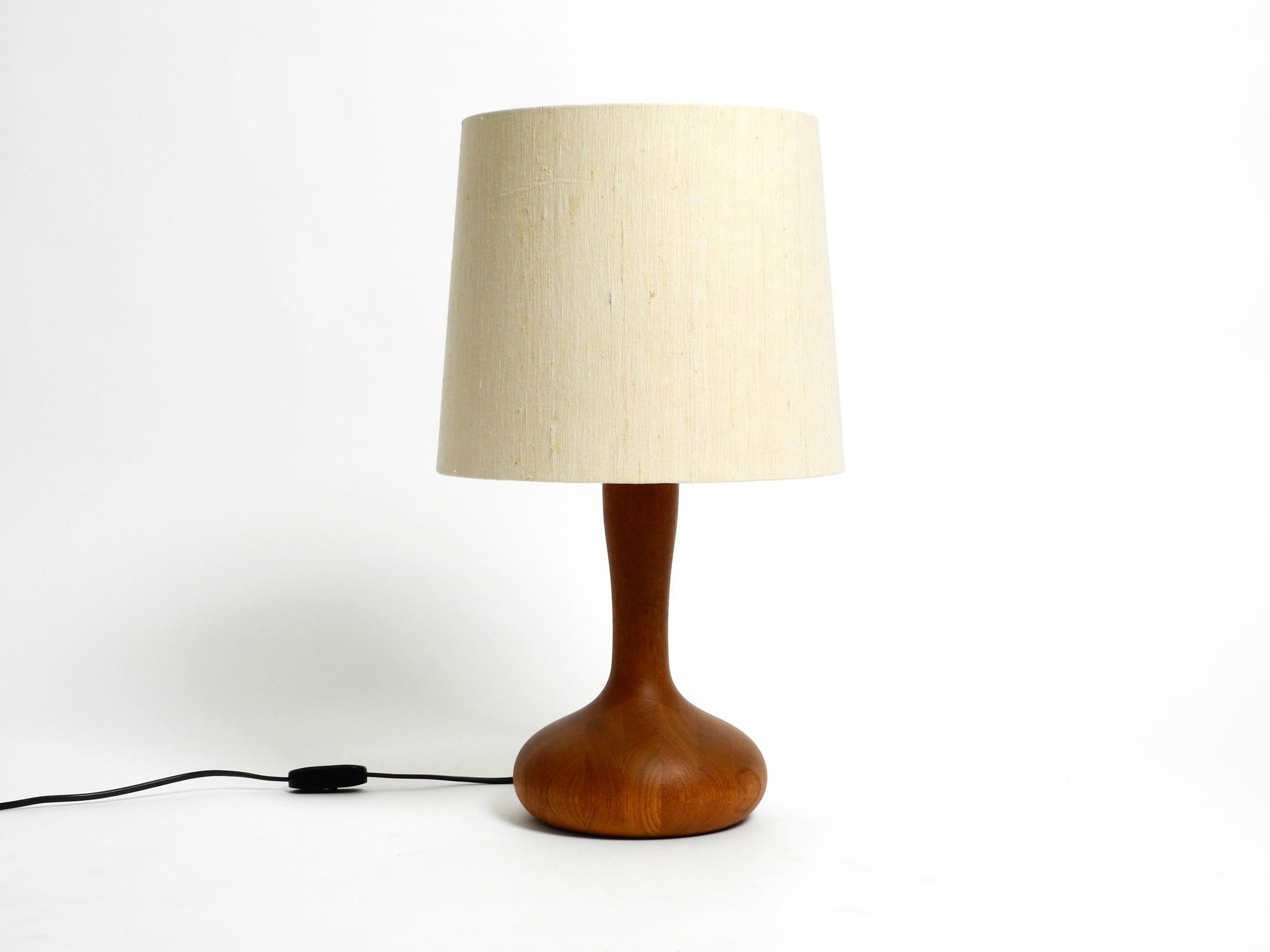 Beautiful 80s Domus Teak Table Lamp with Original Wild Silk Fabric Shade For Sale 7