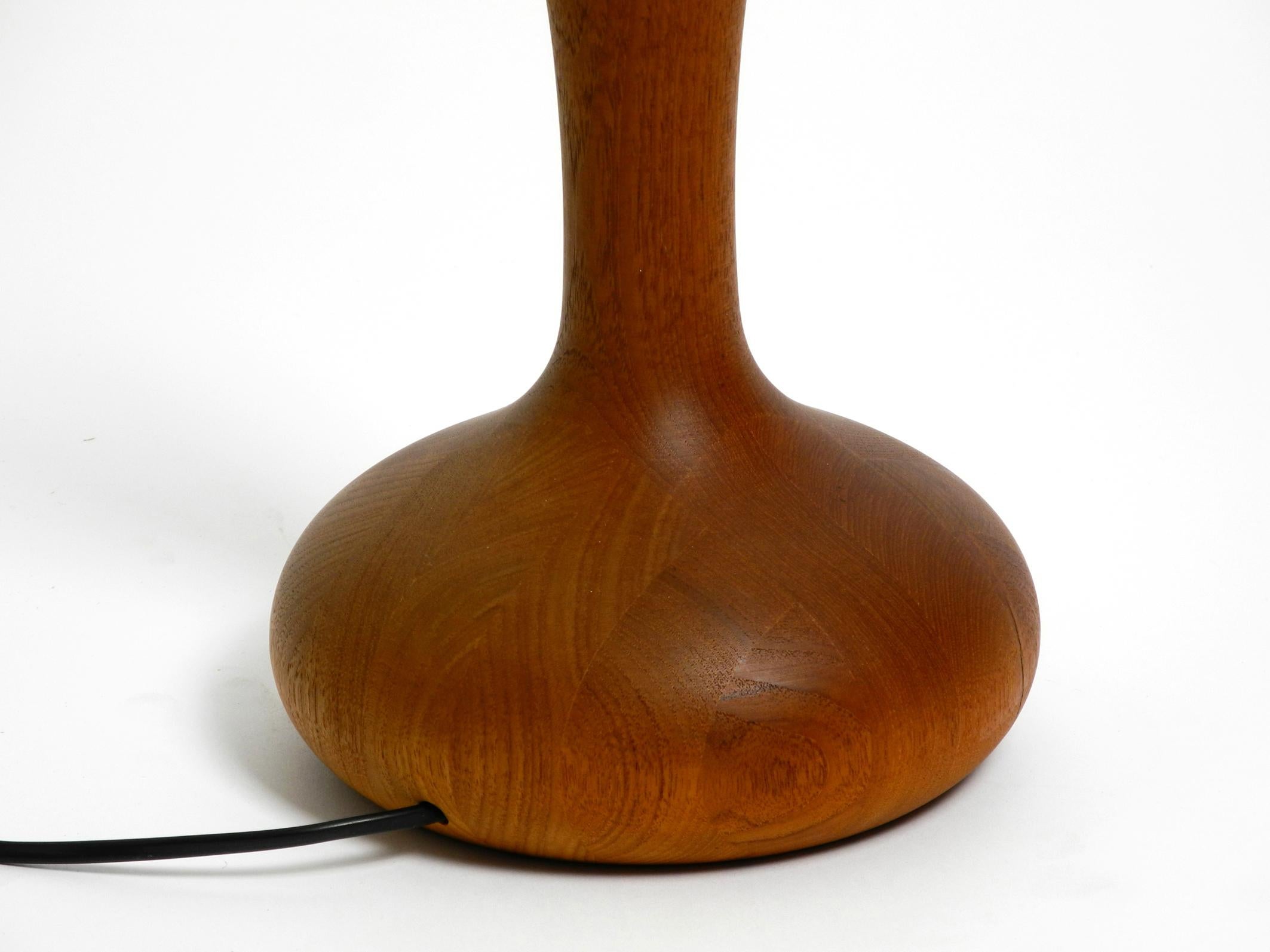 Beautiful 80s Domus Teak Table Lamp with Original Wild Silk Fabric Shade For Sale 8