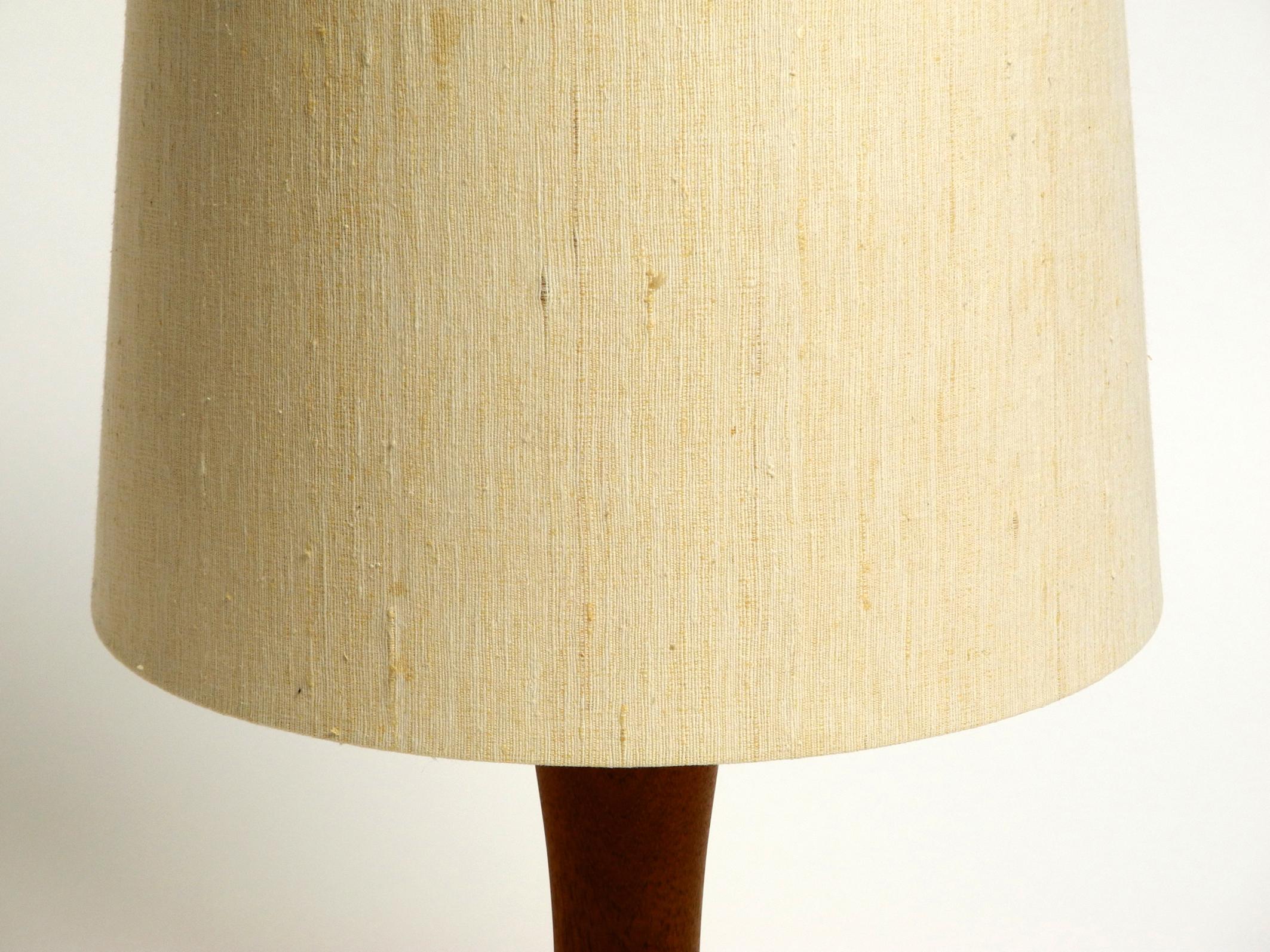 Beautiful 80s Domus Teak Table Lamp with Original Wild Silk Fabric Shade For Sale 9