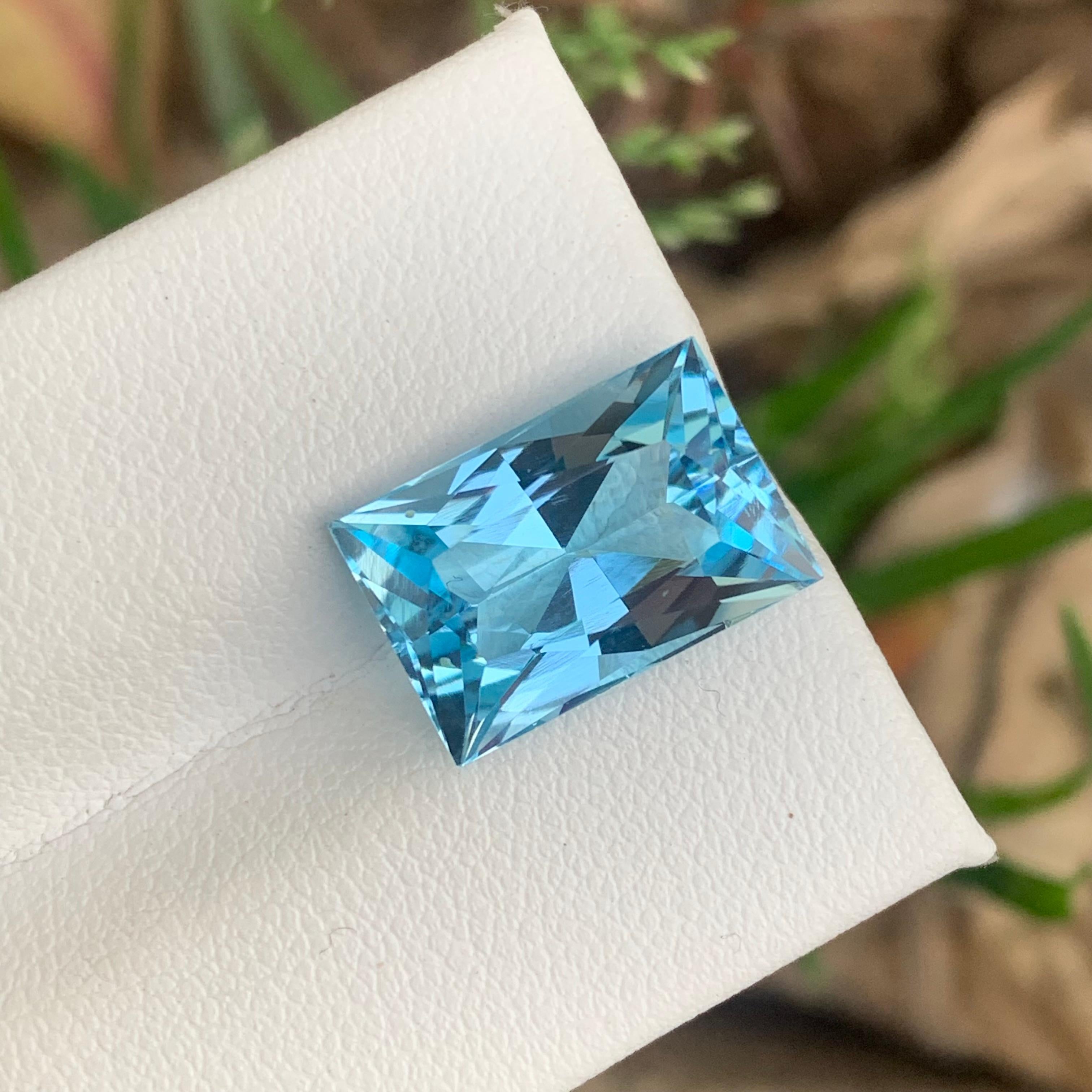 Beautiful 8.50 Carat Faceted Sky Blue Topaz Gemstone From Brazil Baguette Shape In New Condition For Sale In Peshawar, PK