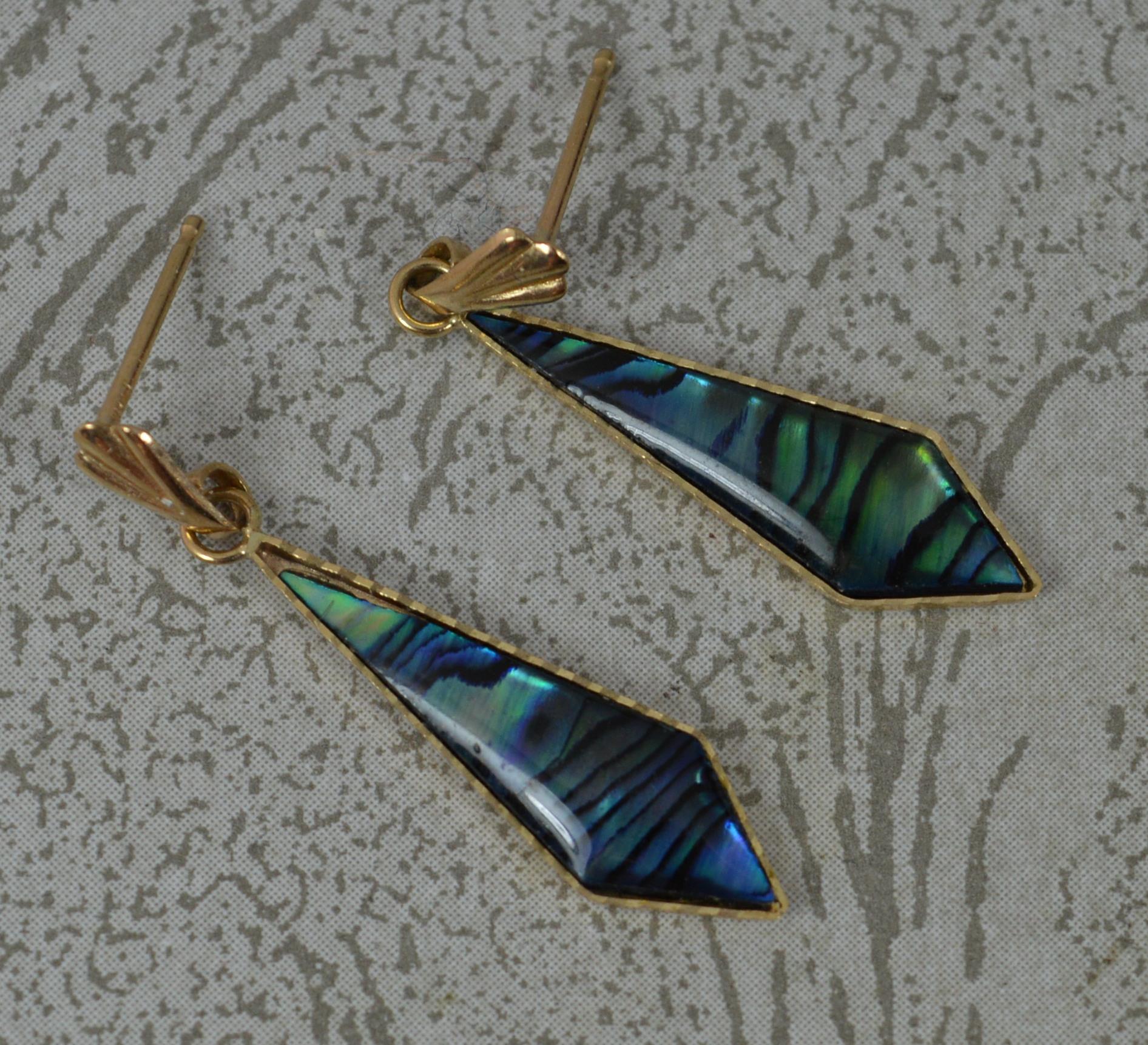 A superb drop dangle pair of earrings.
Solid 9 carat yellow gold example.
Set with a single abalone shell to each earring.
6mm x 20mm stone approx.
Condition ; Excellent. Clean and polished. Well set stones. Working back.
Please view photographs