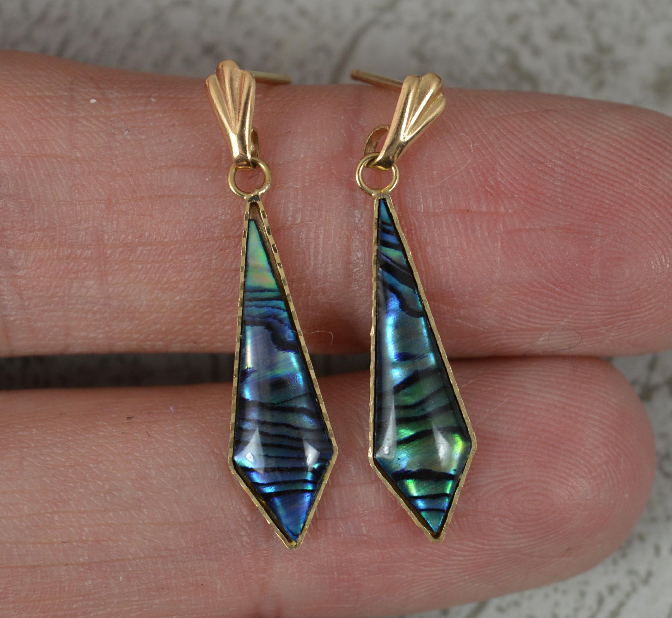 Beautiful 9 Carat Gold and Abalone Shell Kite Shaped Drop Dangle Earrings In Excellent Condition For Sale In St Helens, GB