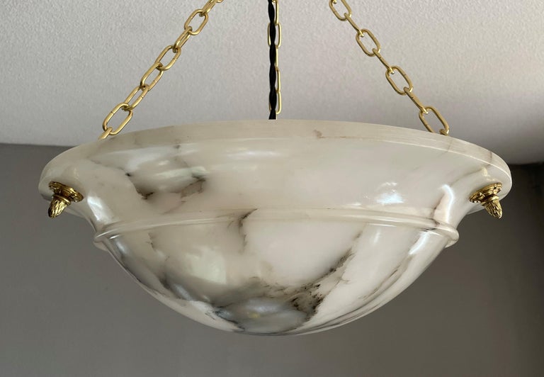 Beautiful Alabaster, Gilt Bronze and Brass French Art Deco Pendant / Chandelier In Excellent Condition For Sale In Lisse, NL