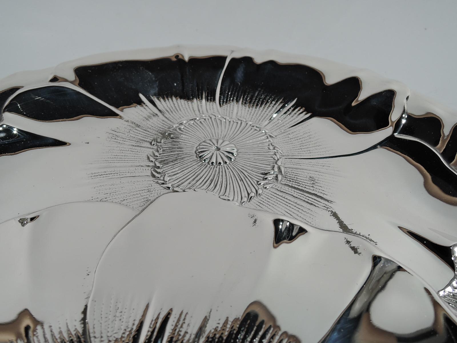 Beautiful American Modern Sterling Silver Flower Blossom Cake Plate In Excellent Condition In New York, NY