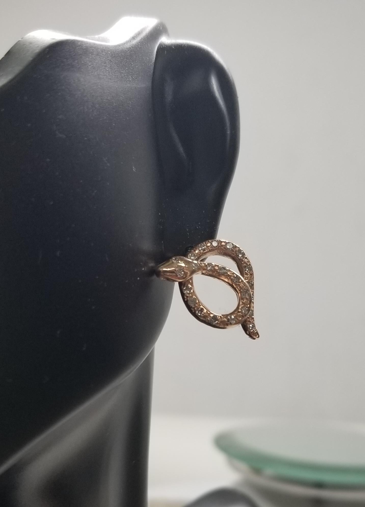 Boucles d'oreilles serpent en or 14 carats avec diamants, d'une beauté et d'une qualité d'exécution étonnantes Unisexe en vente