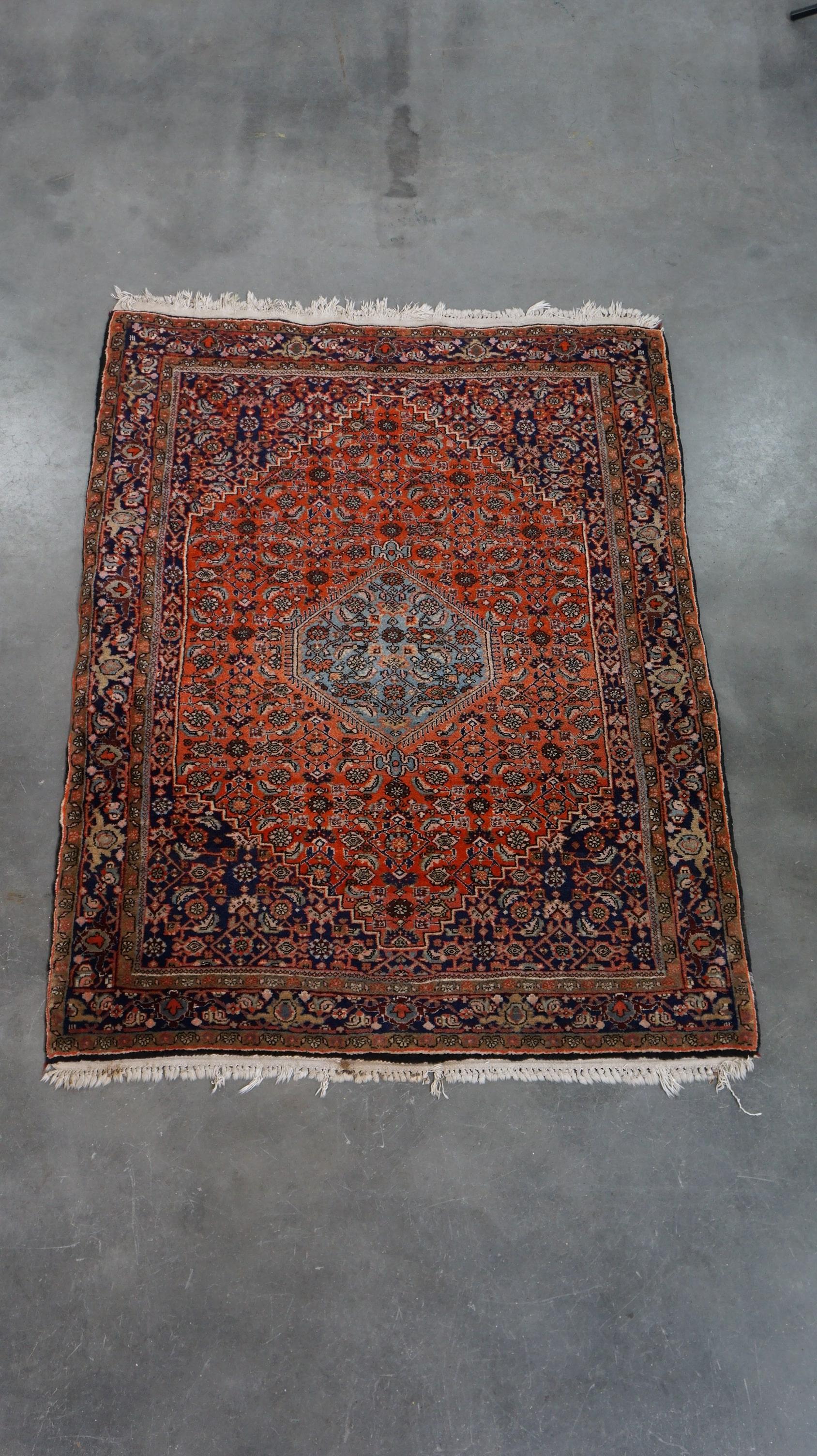 Beautiful and colorful vintage oriental rug 170x120cm For Sale at 1stDibs