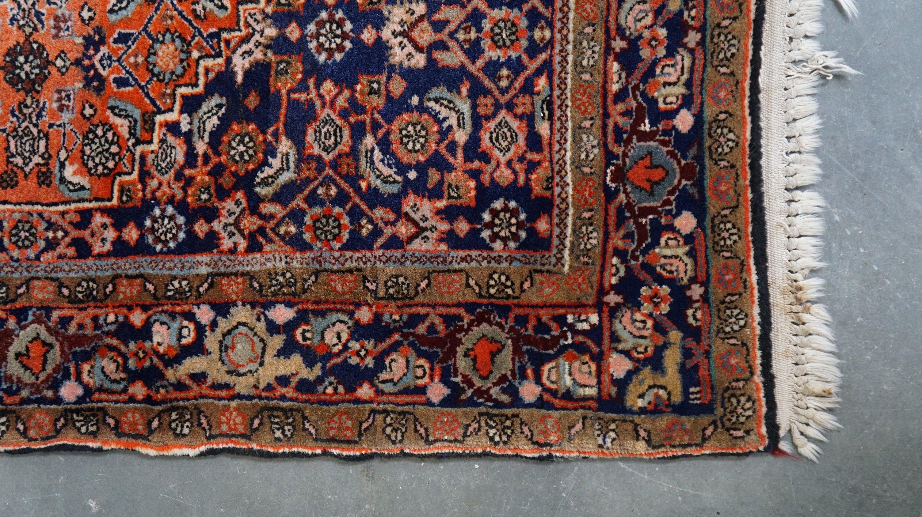 Beautiful and colorful vintage oriental rug 170x120cm For Sale at 1stDibs