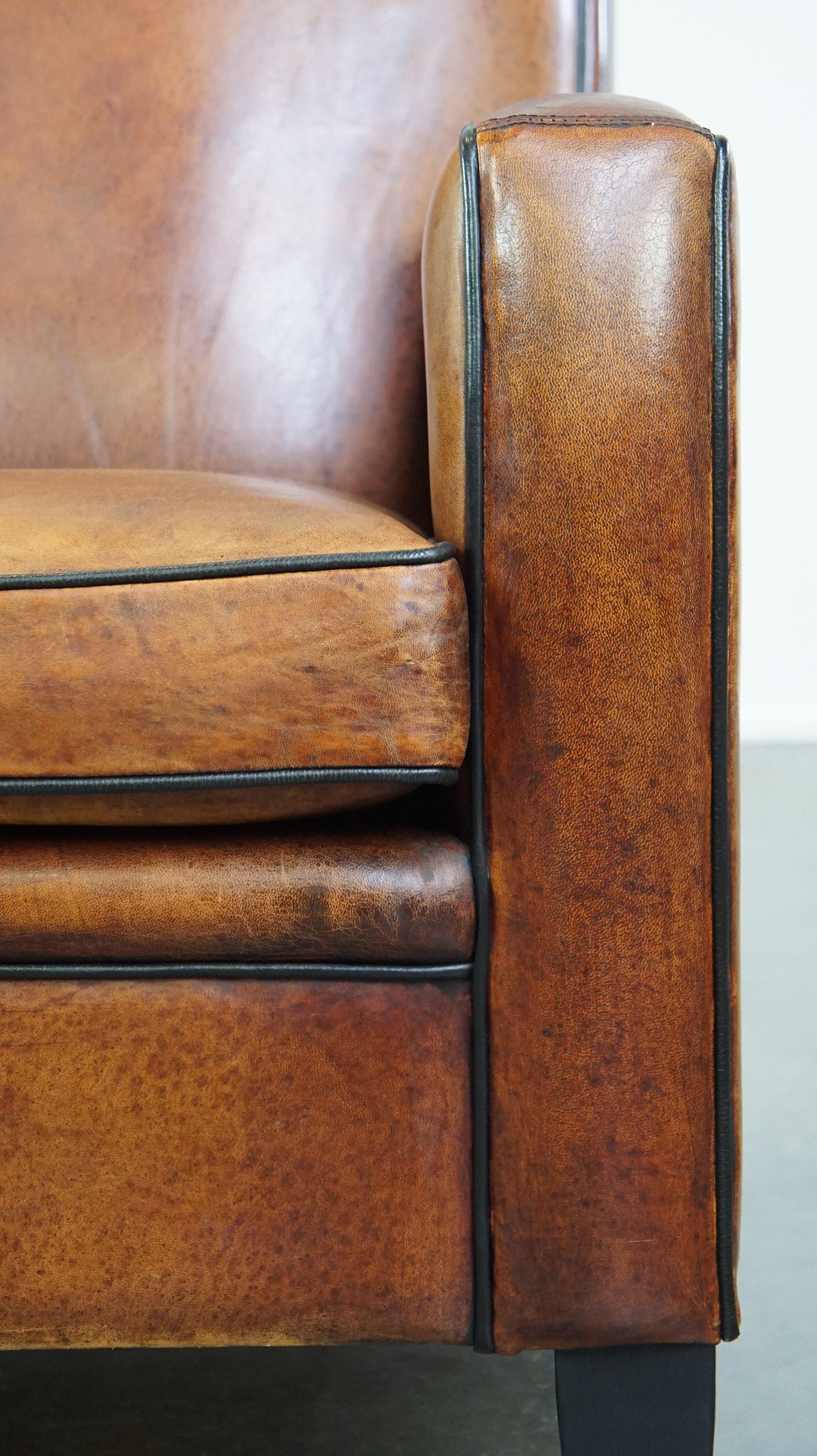 Bellissima e confortevole poltrona in pelle di pecora dal design Art Deco in vendita 4