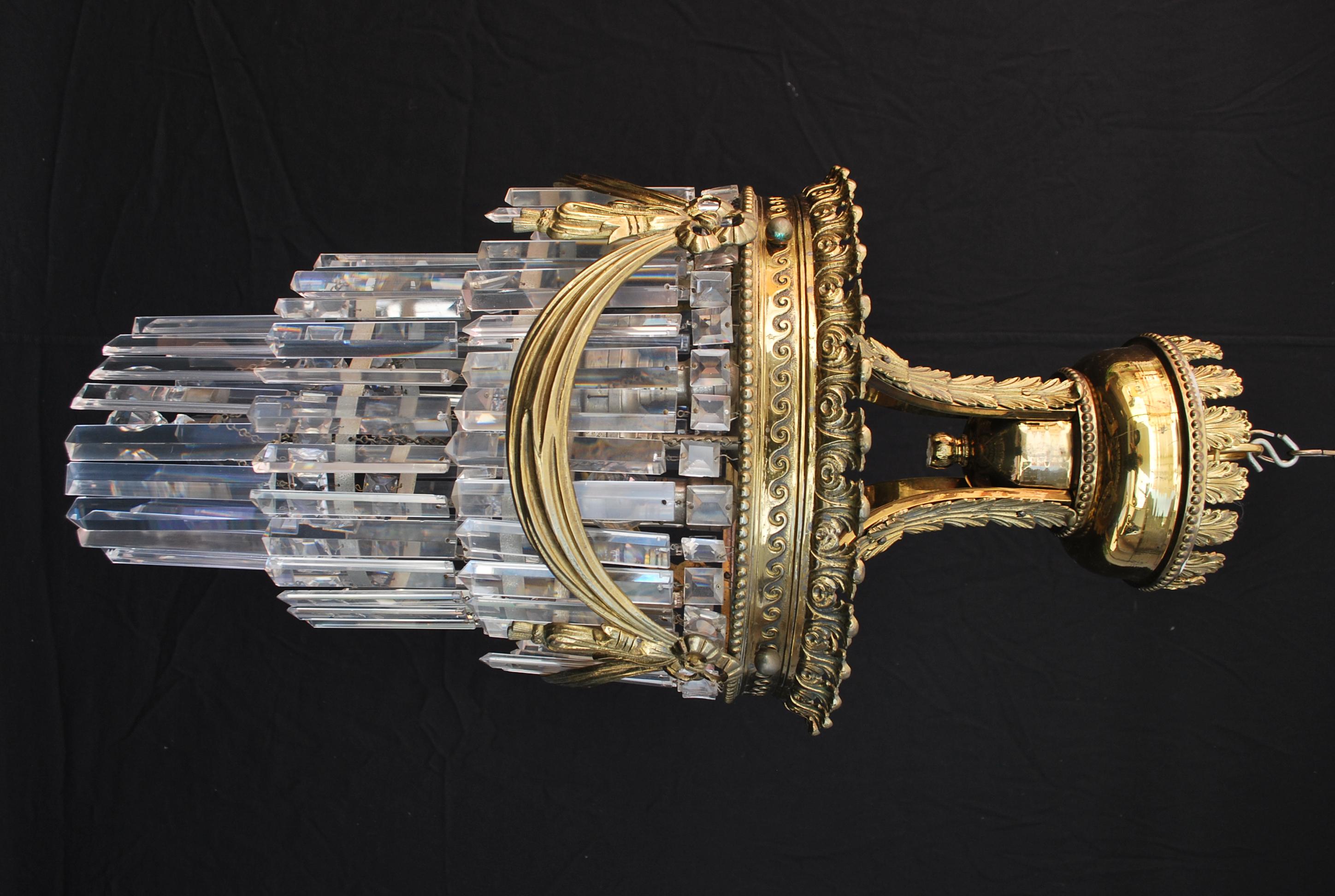Schönes und elegantes Licht aus Bronze und Kristall aus den 1920er Jahren im Angebot 3