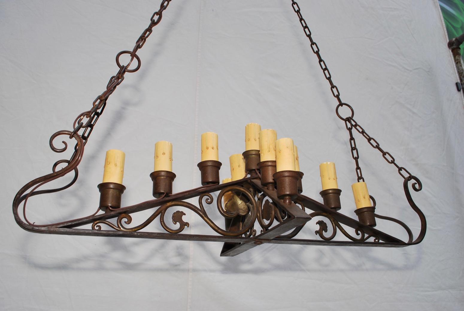 Beautiful and Elegant 1920s Wrought Iron Chandelier In Good Condition In Los Angeles, CA