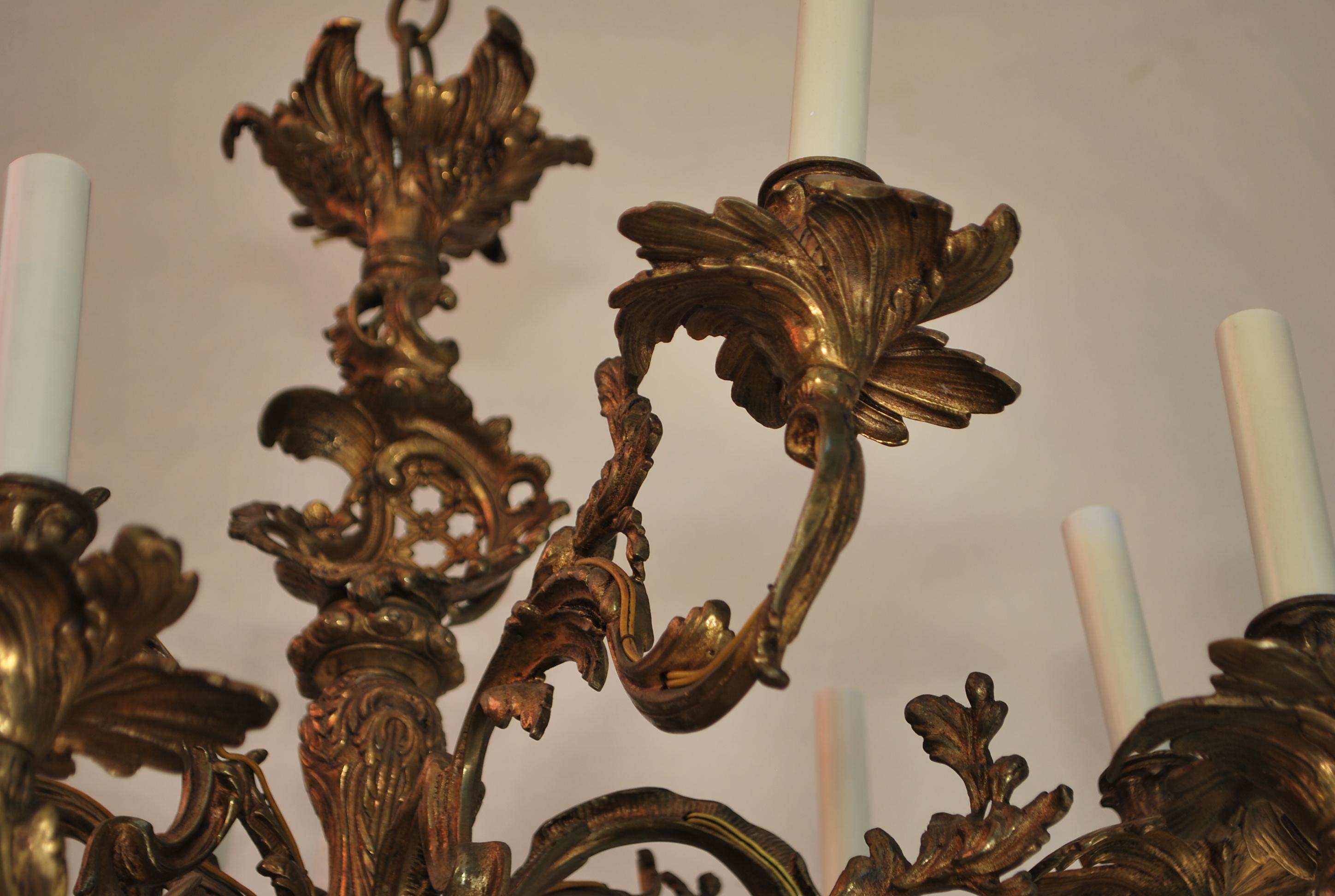Beautiful  and elegant French 1930's Bronze chandelier Louis XVI style For Sale 1