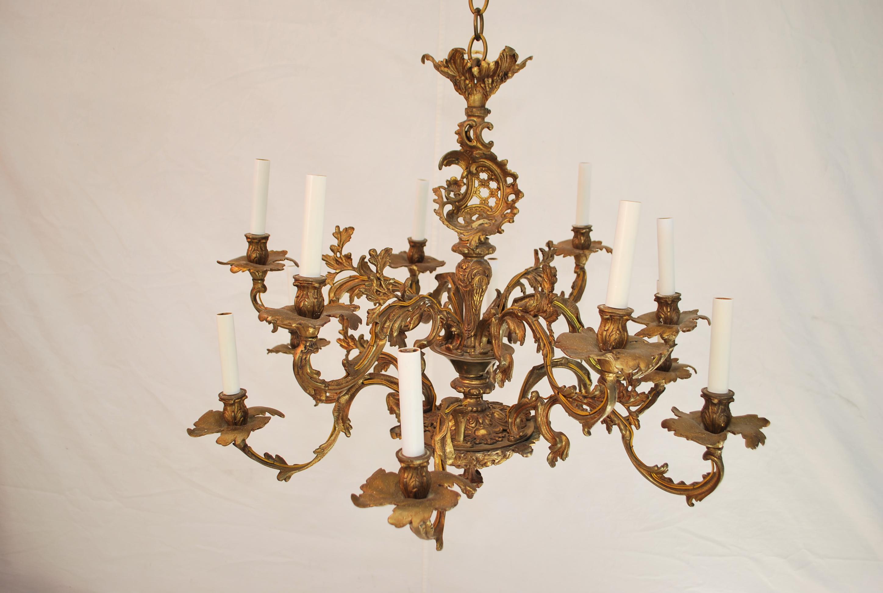 Beautiful  and elegant French 1930's Bronze chandelier Louis XVI style For Sale 4