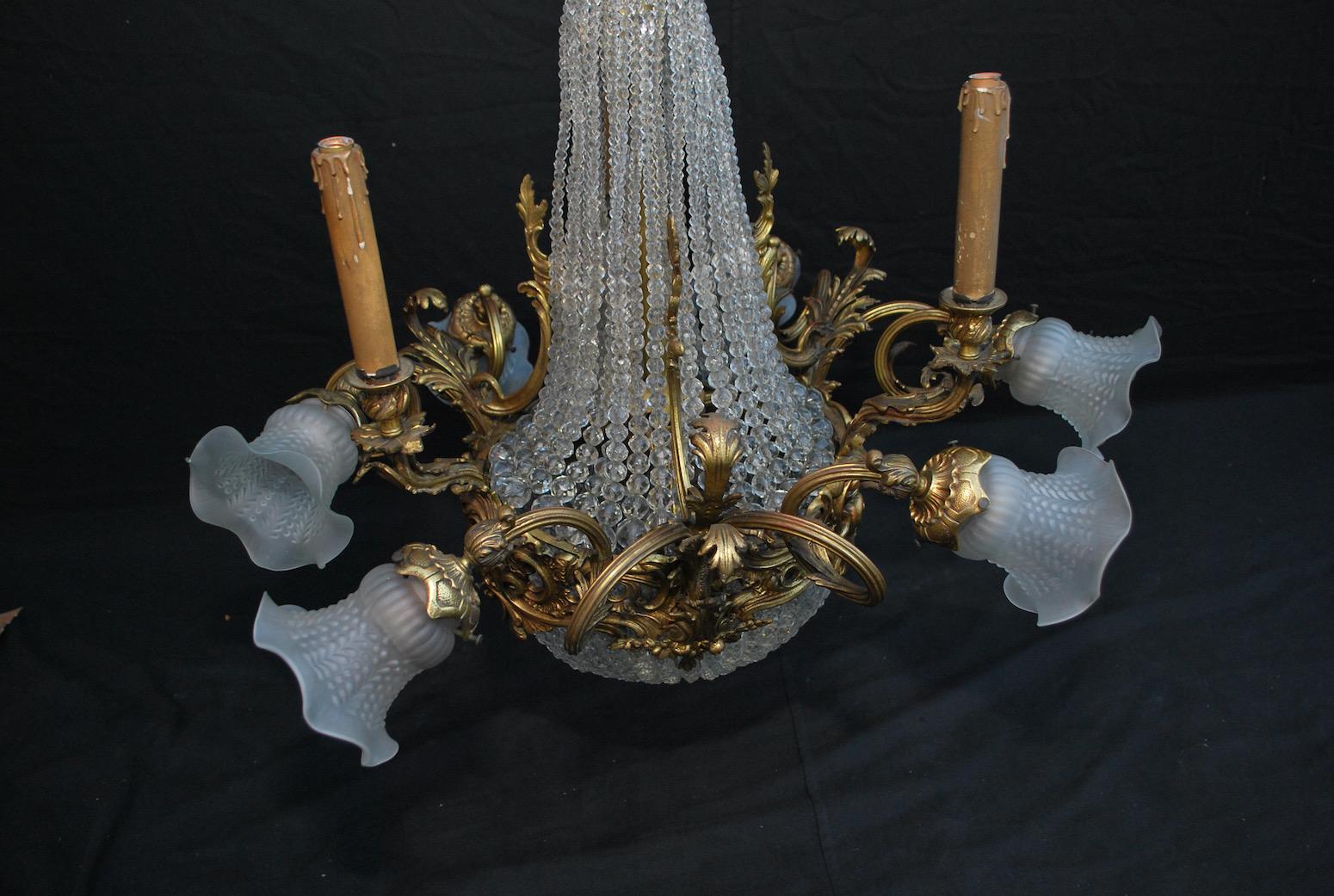 Beautiful and Elegant French Bronze Chandelier In Good Condition For Sale In Los Angeles, CA