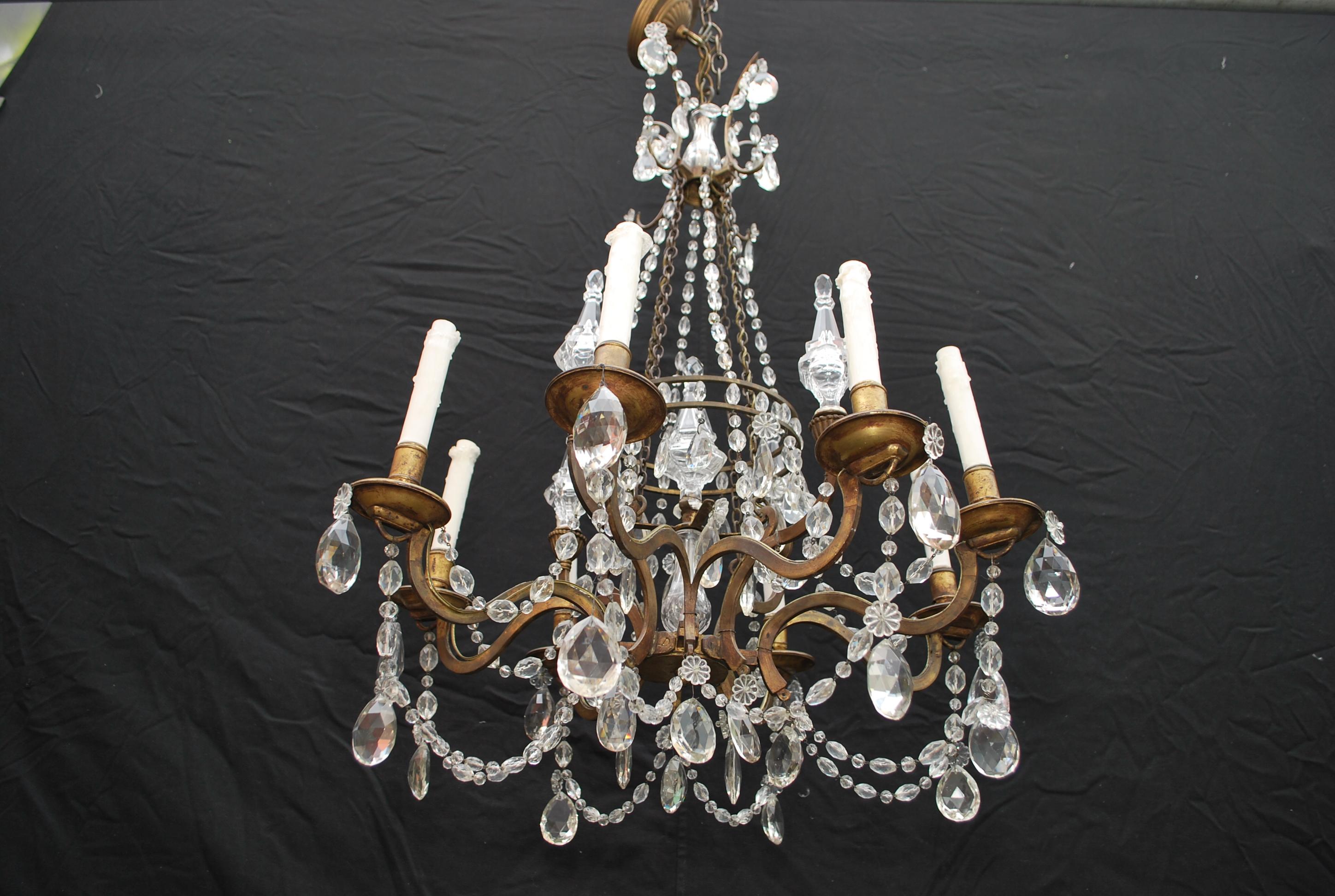 Beautiful and Elegant Late 19th Century French Bronze and Crystal Chandelier For Sale 7