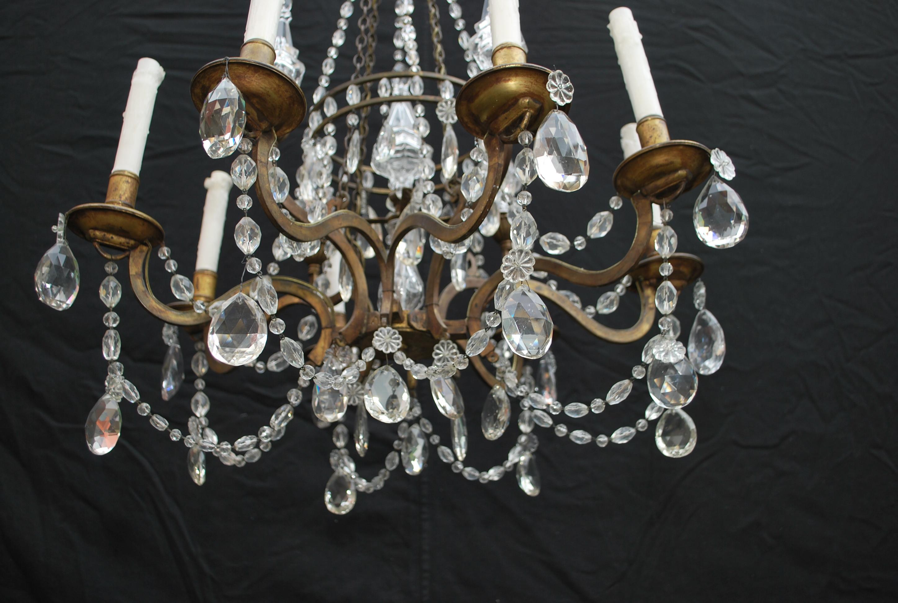 Beautiful and Elegant Late 19th Century French Bronze and Crystal Chandelier For Sale 1