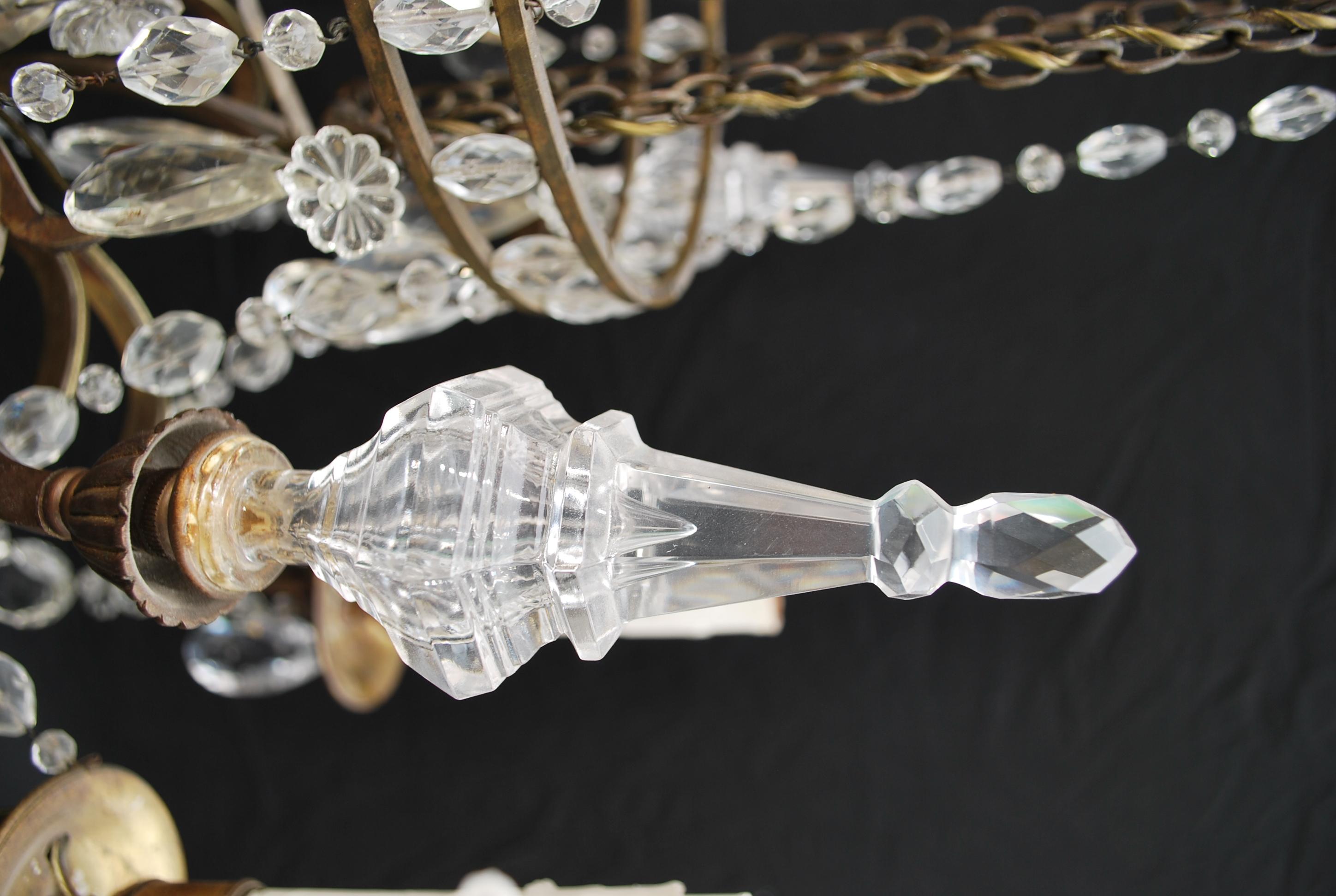 Beautiful and Elegant Late 19th Century French Bronze and Crystal Chandelier For Sale 2