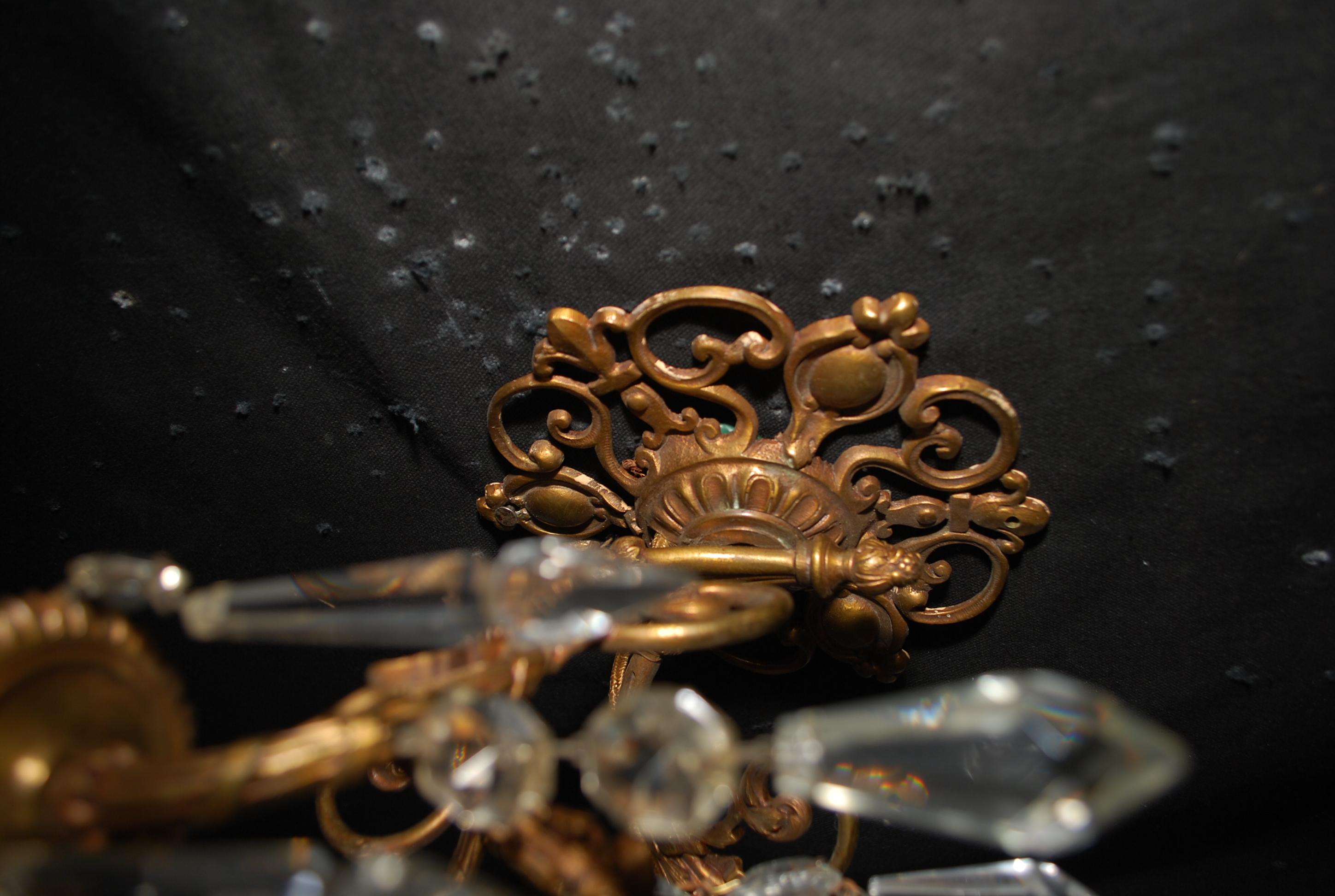 Fin du XIXe siècle Belle et élégante paire d'appliques en bronze de la fin du 19ème siècle. en vente