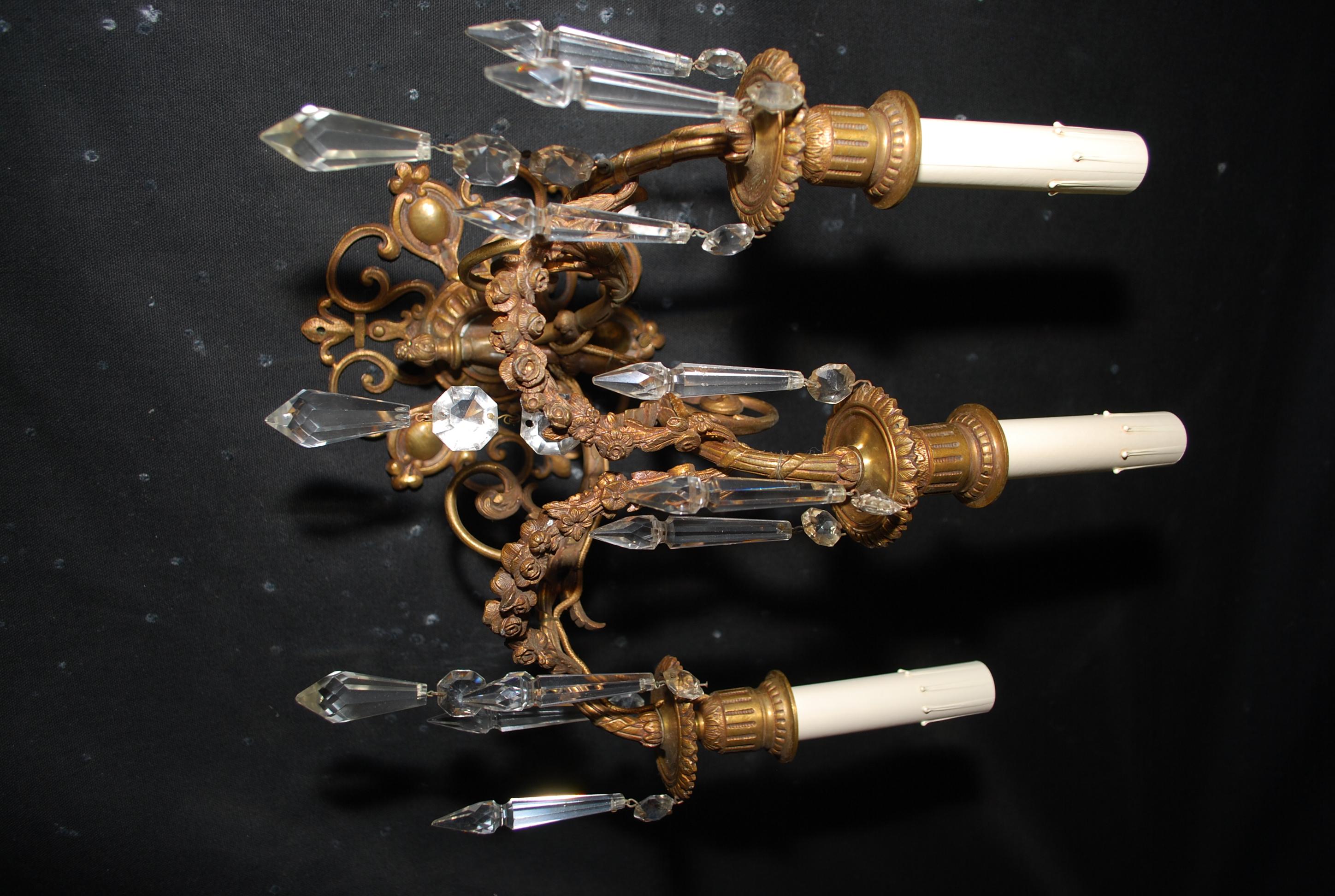 Beautiful and Elegant Pair of Late 19th Century French Bronze Sconces For Sale 4