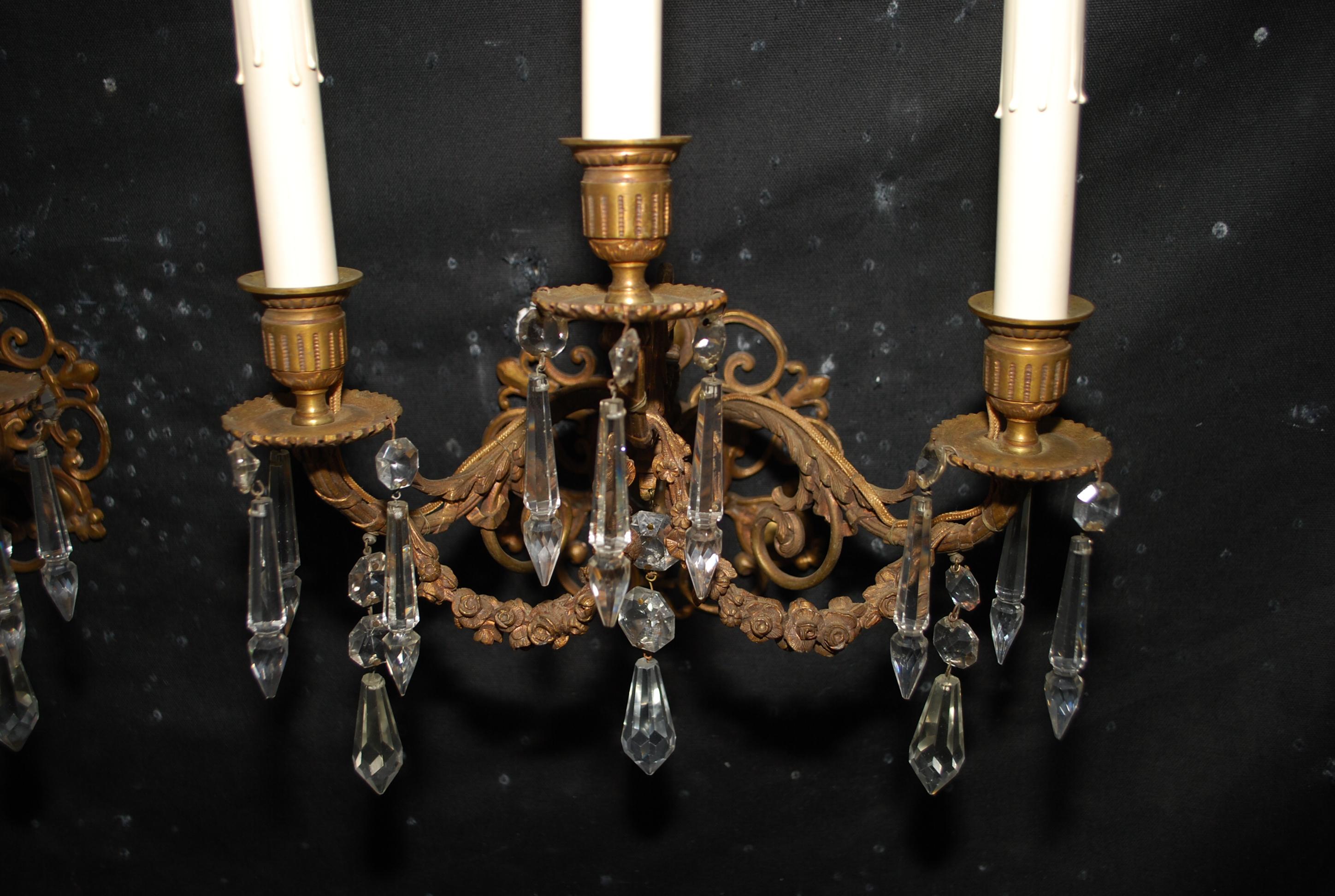 Beautiful and Elegant Pair of Late 19th Century French Bronze Sconces For Sale 6