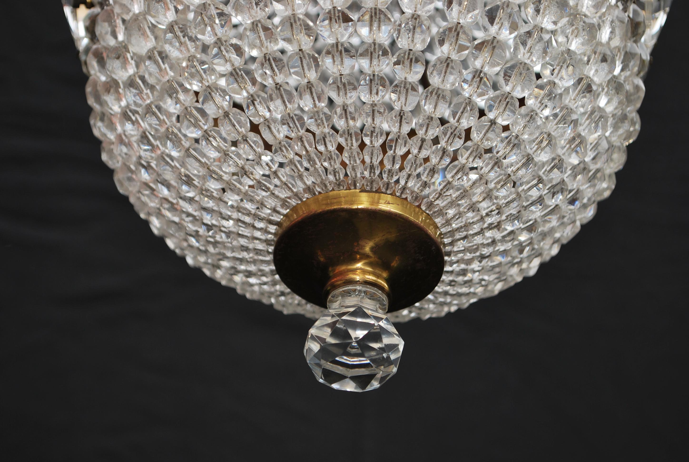 A beautiful and elegant Beaded lights, it is so charming, this light could go in so many area.