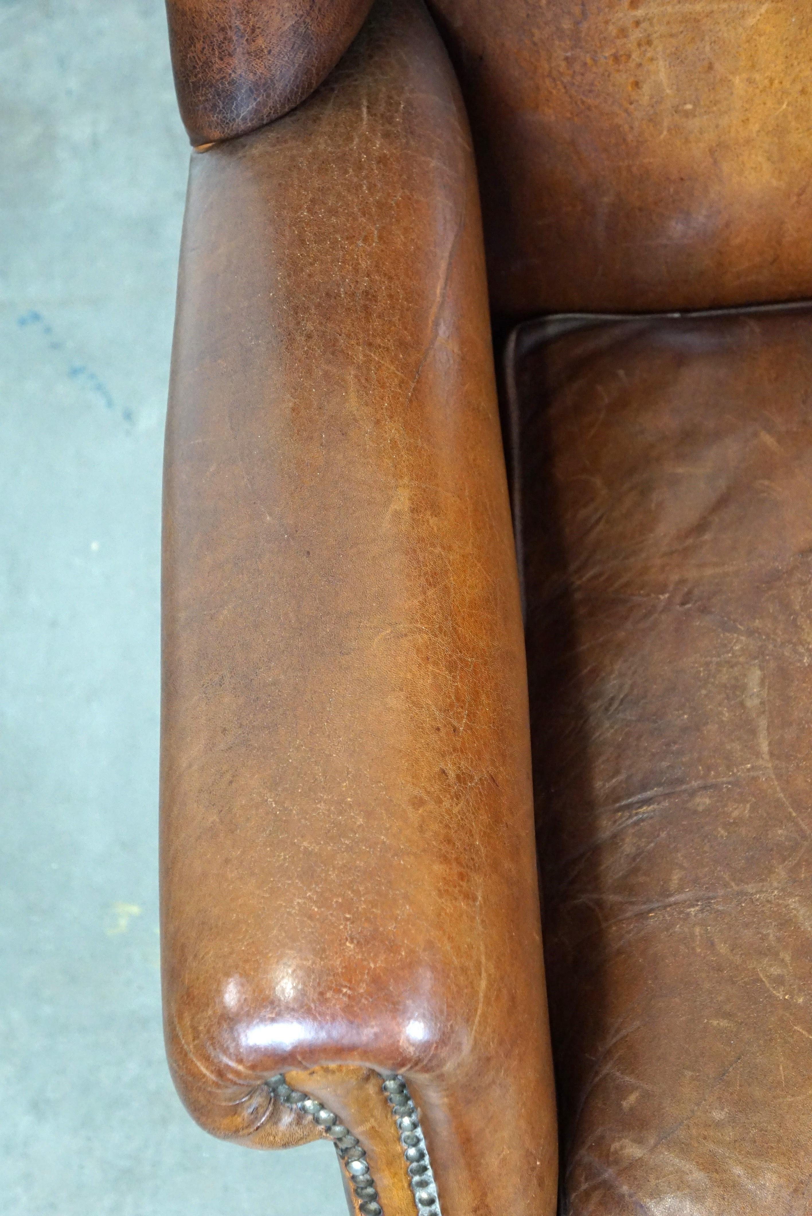 Bellissima e particolarmente confortevole sedia wingback in pelle di pecora in vendita 2