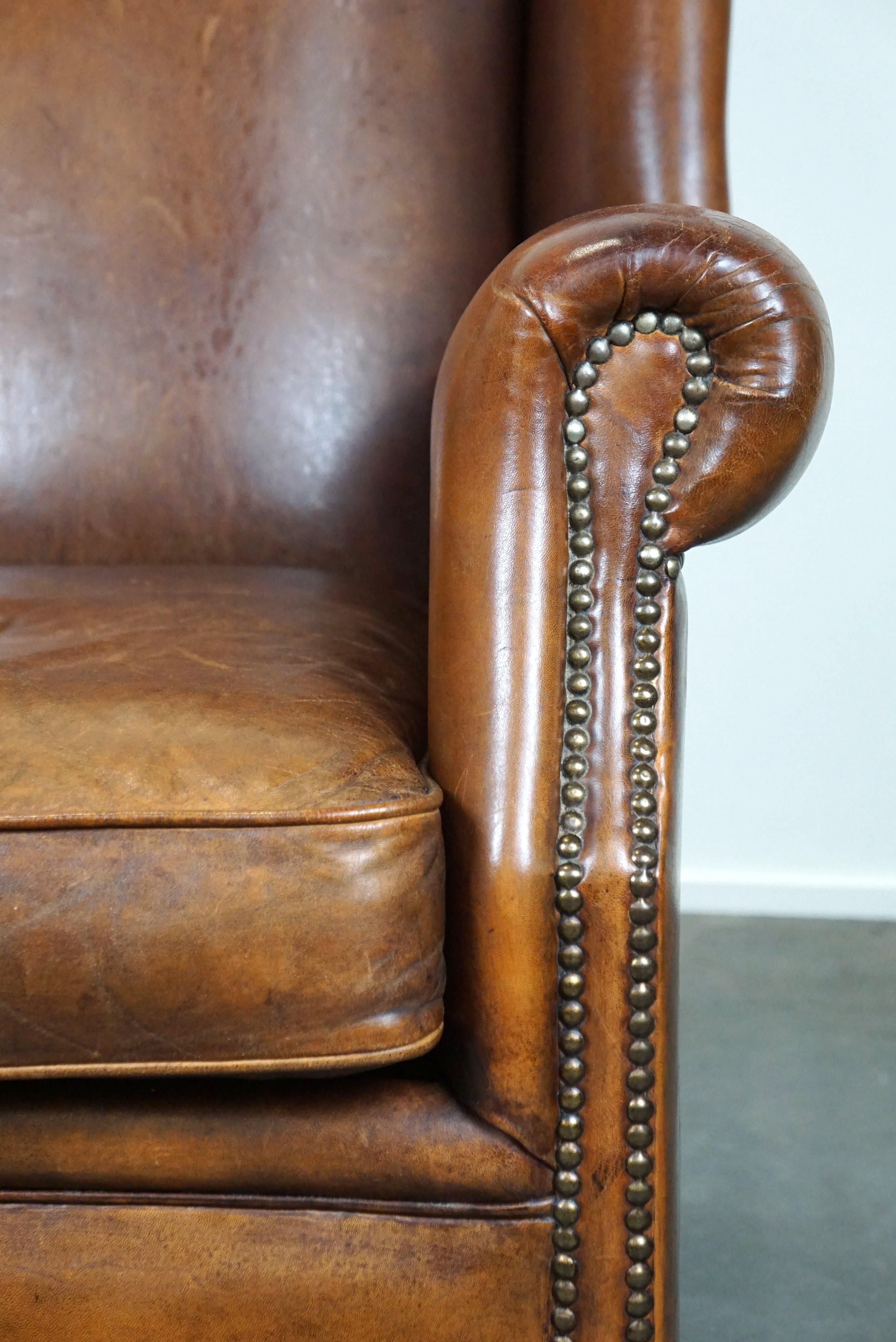Bellissima e particolarmente confortevole sedia wingback in pelle di pecora in vendita 4