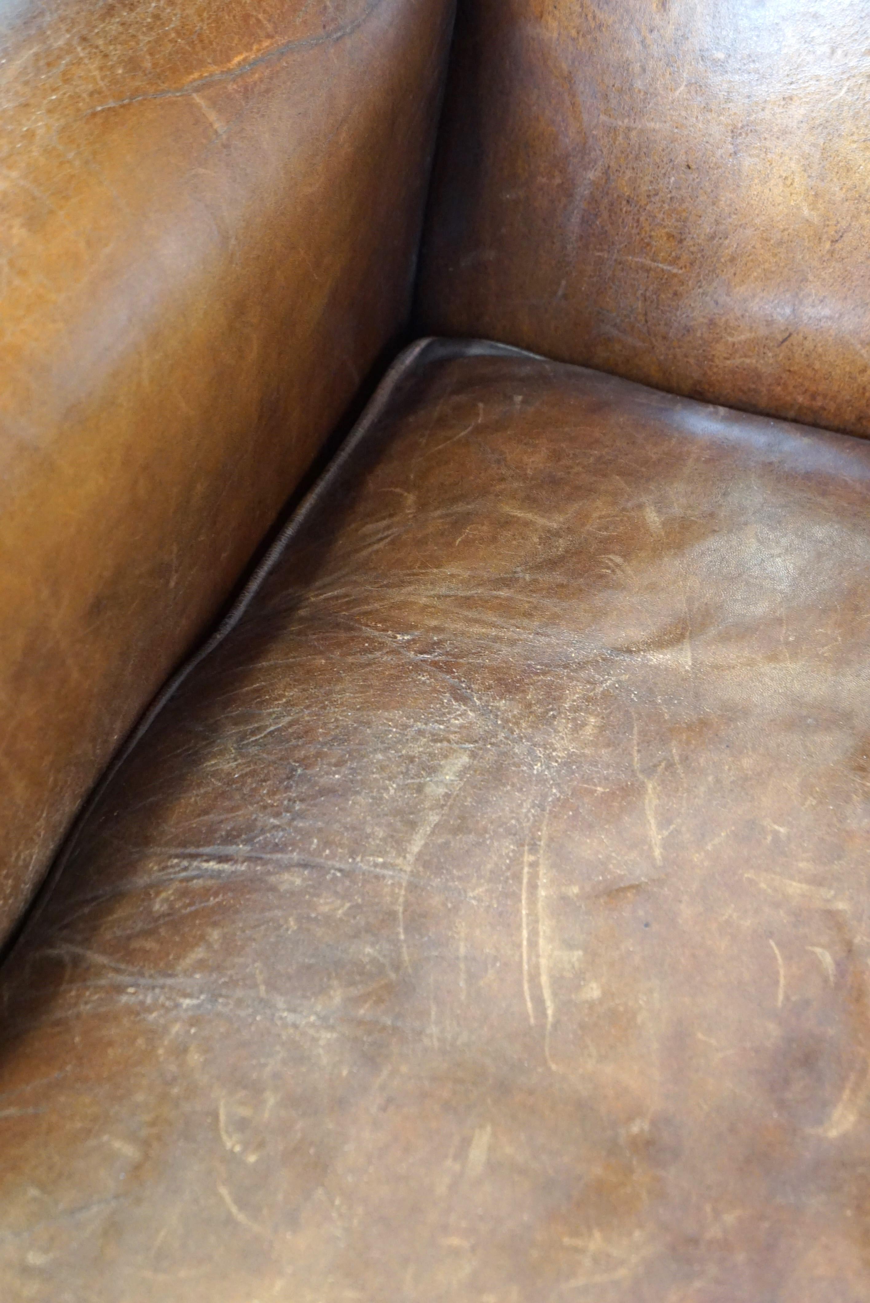 Bellissima e particolarmente confortevole sedia wingback in pelle di pecora in vendita 5