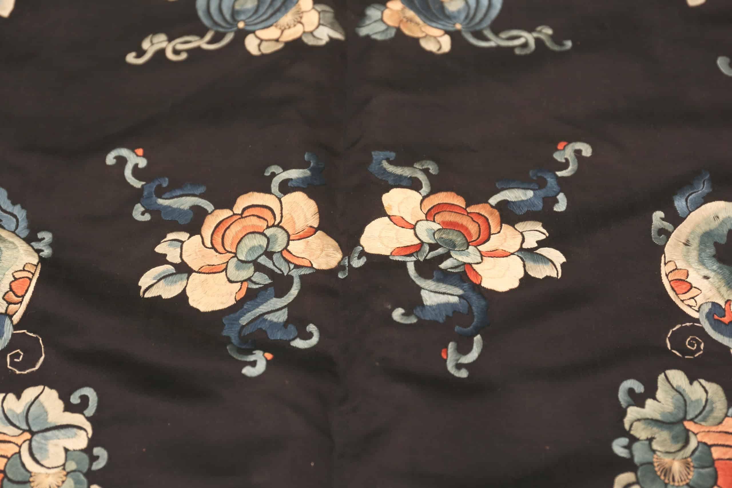Chinese Export Beautiful and Fine Antique Chinese Textile 3'2