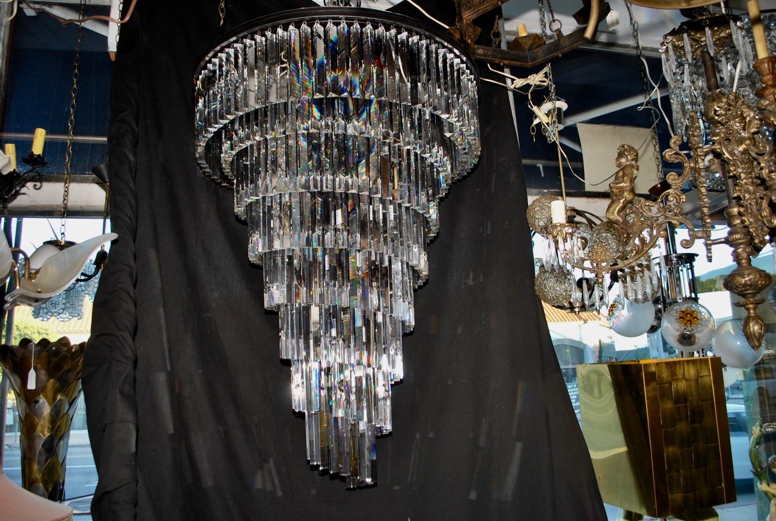 A beautiful and impressive crystal chandelier, it is so much more beautiful in person.

 